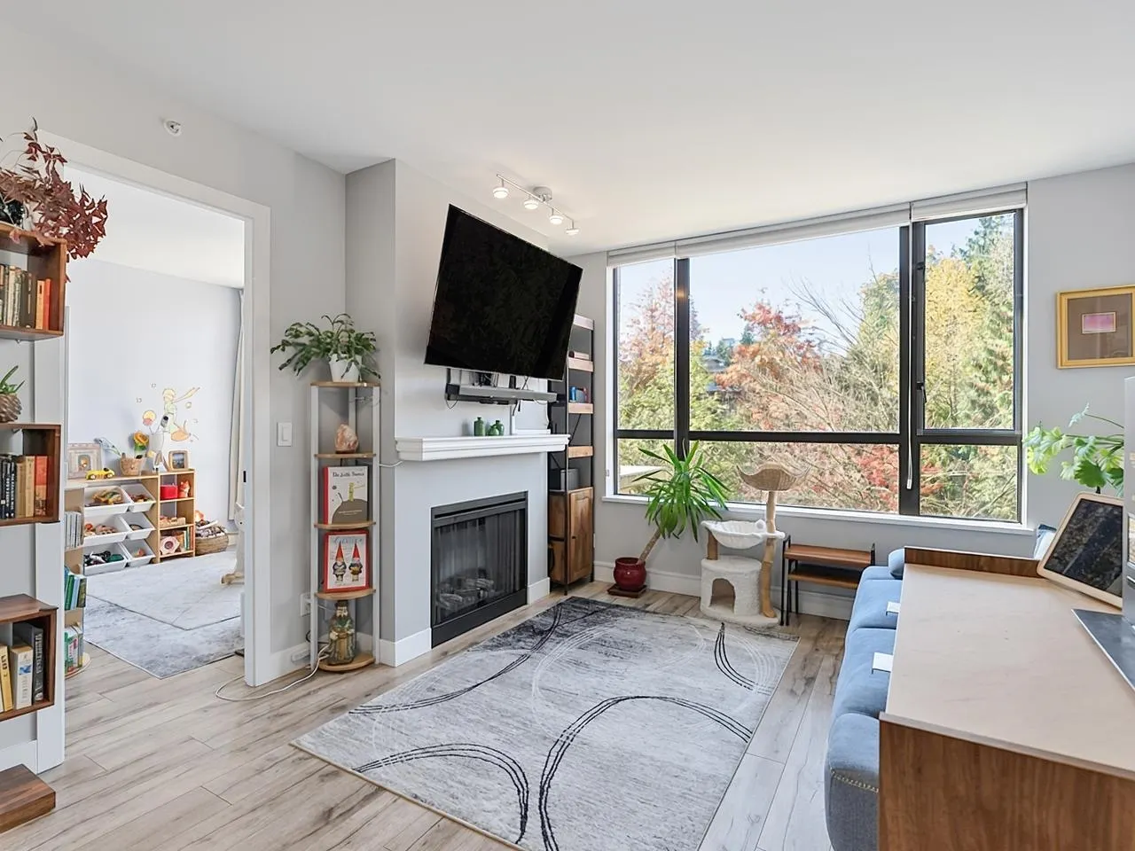 9300 University Crescent #401