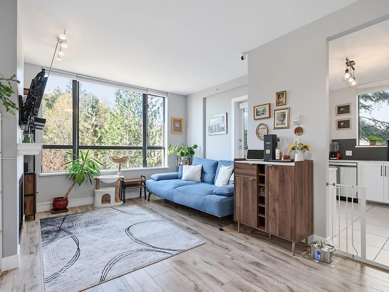 9300 University Crescent #401