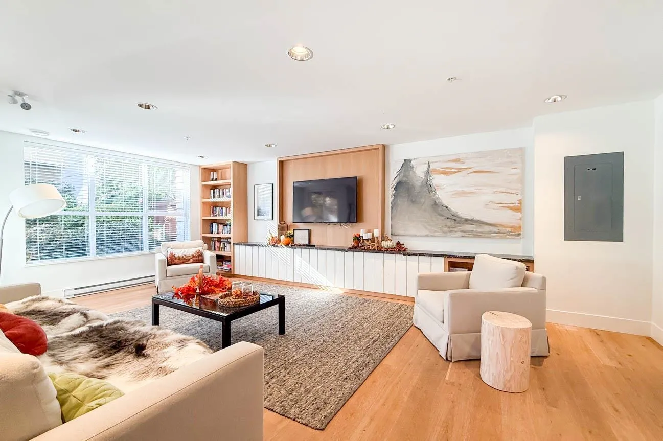 3205 Mountain #402