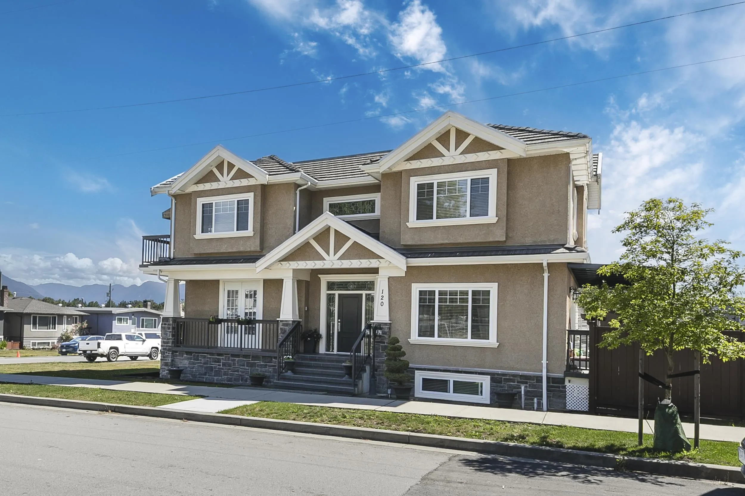 120 Rosser Avenue