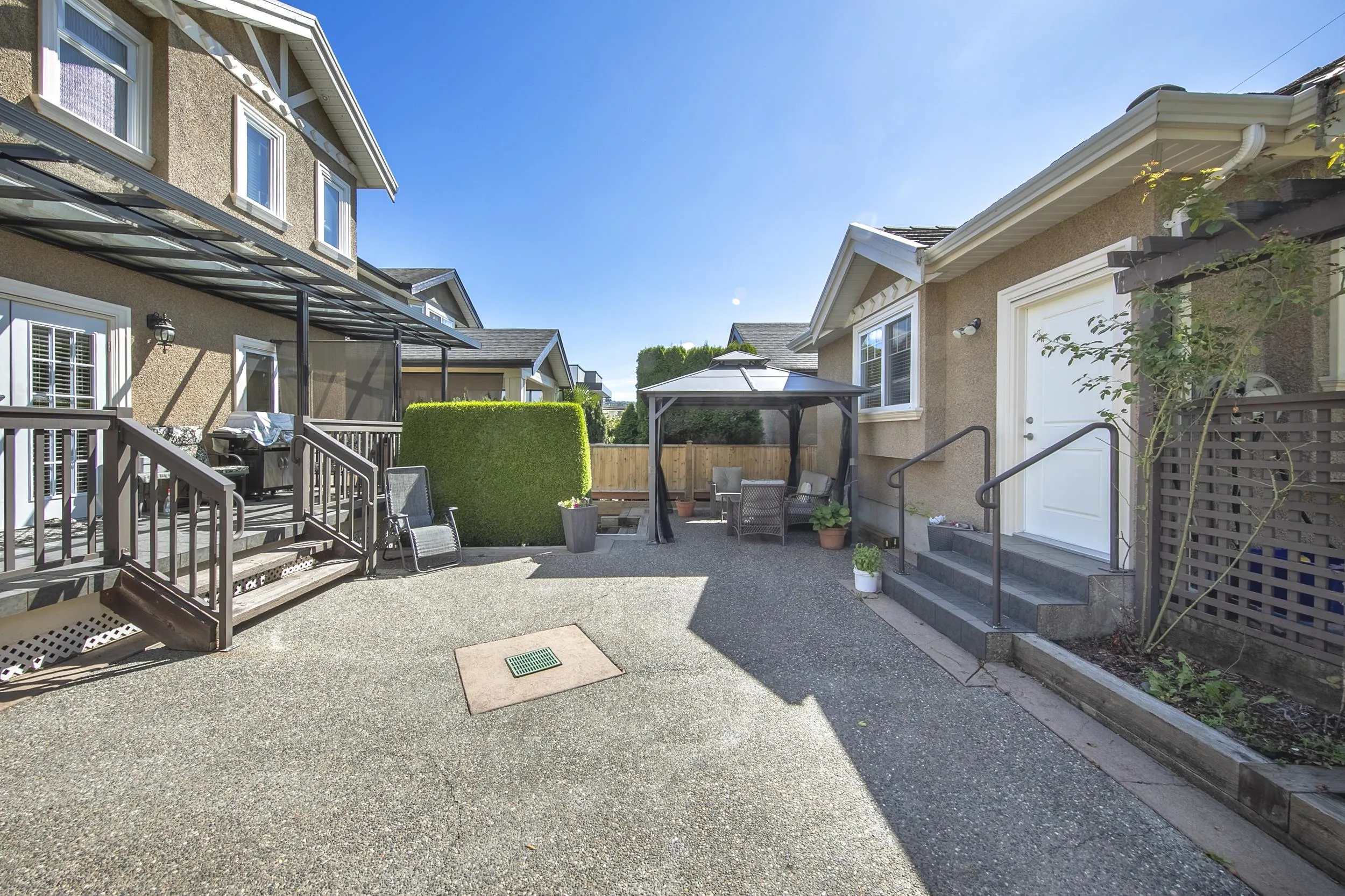 120 Rosser Avenue
