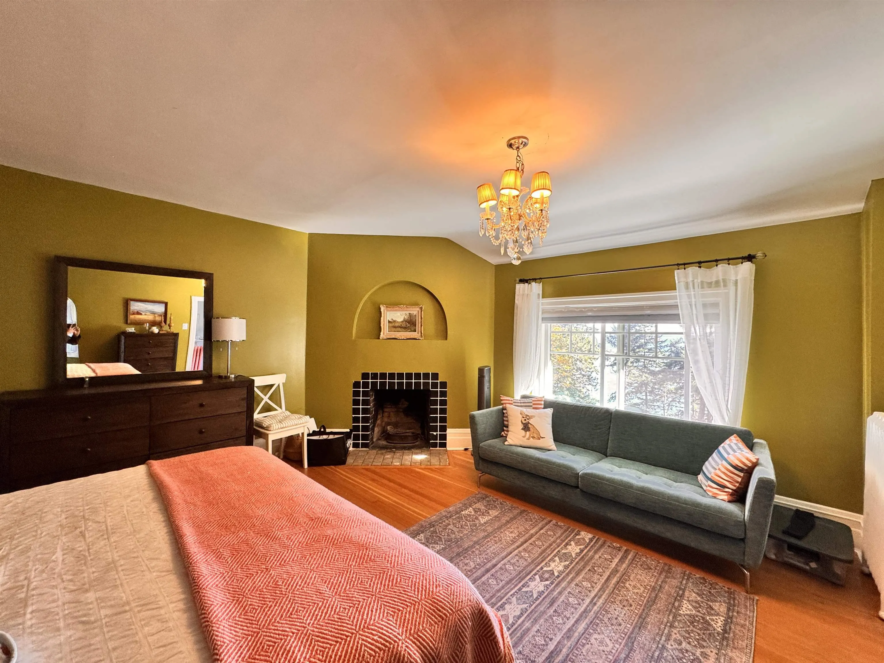 4670 Piccadilly South