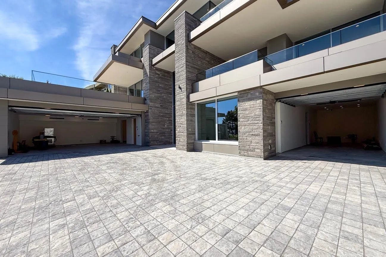 2390 Westhill Drive