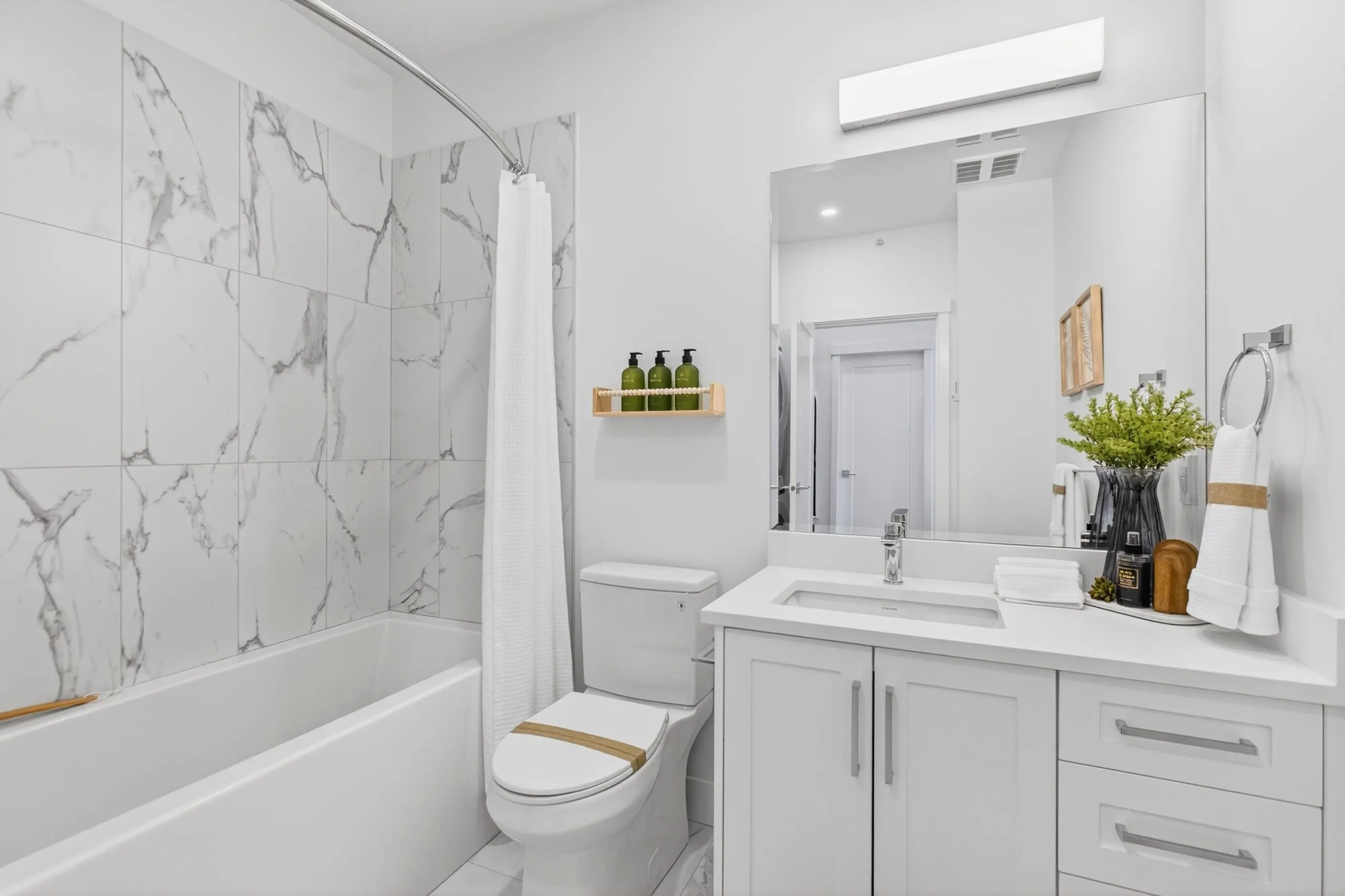 22348 North Avenue Avenue #417