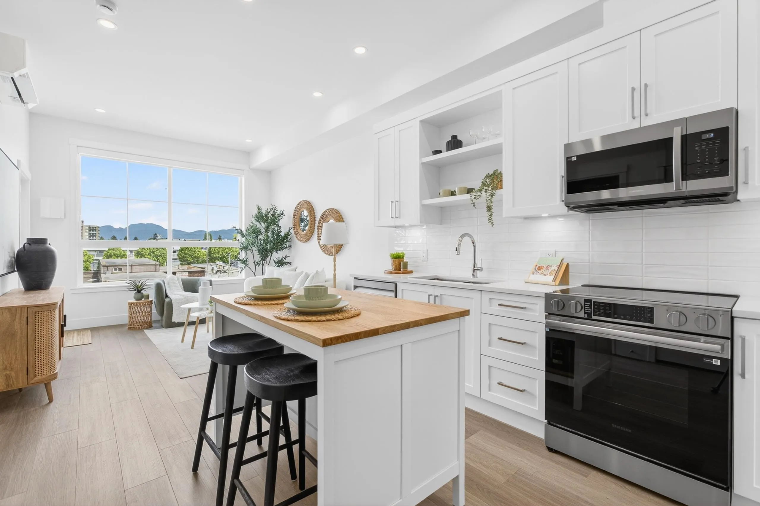 22348 North Avenue Avenue #417