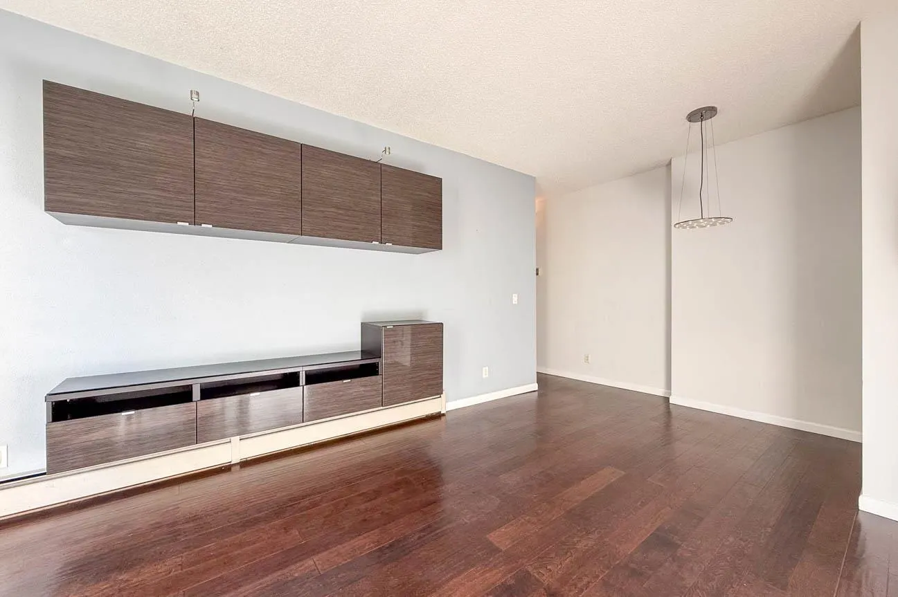 827 W 16th #304