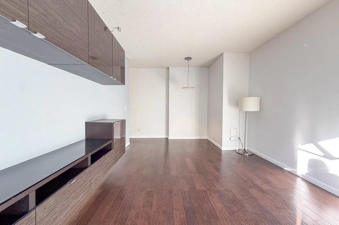 827 W 16th #304