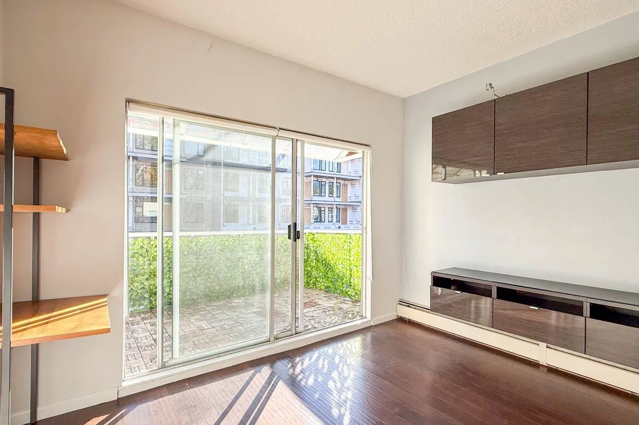 827 W 16th #304