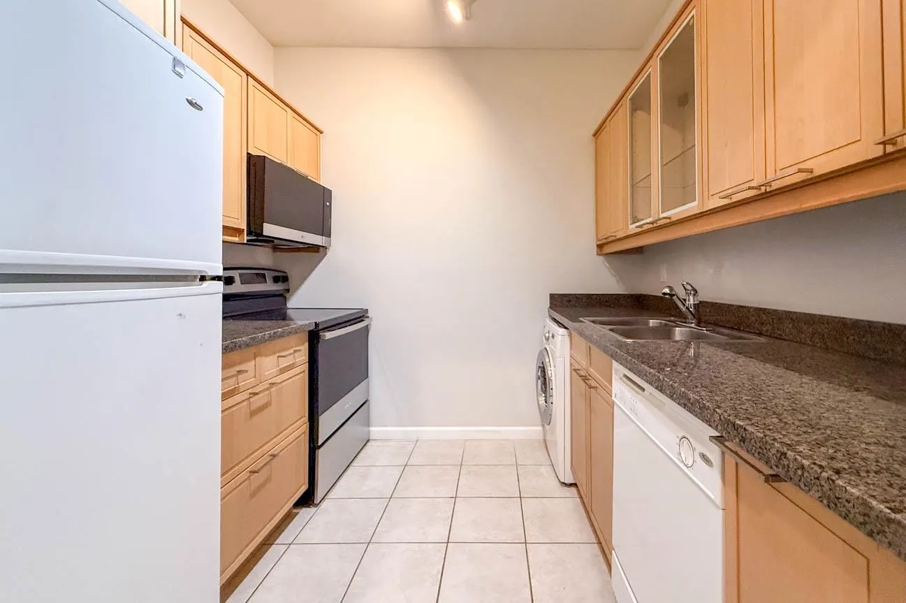 827 W 16th #304