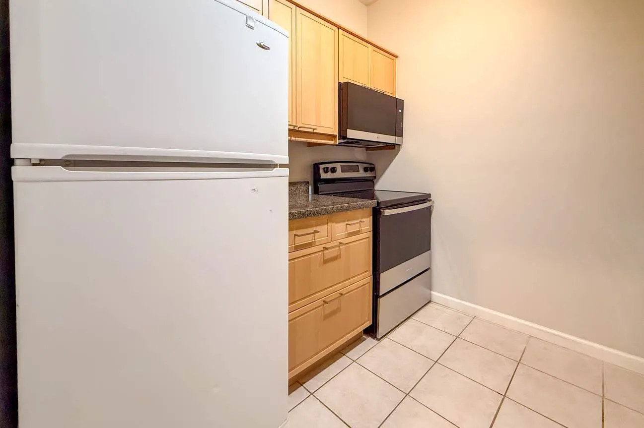 827 W 16th #304