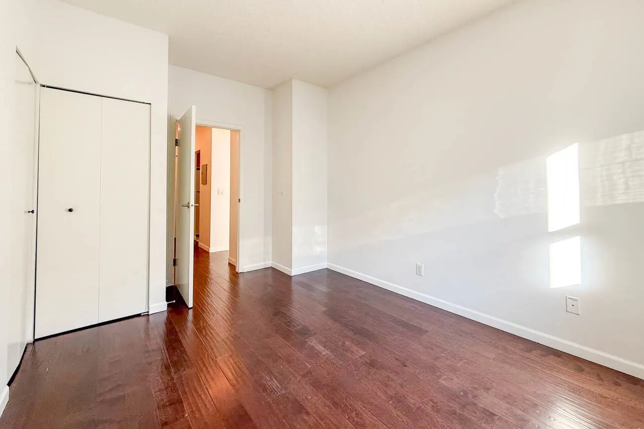827 W 16th #304