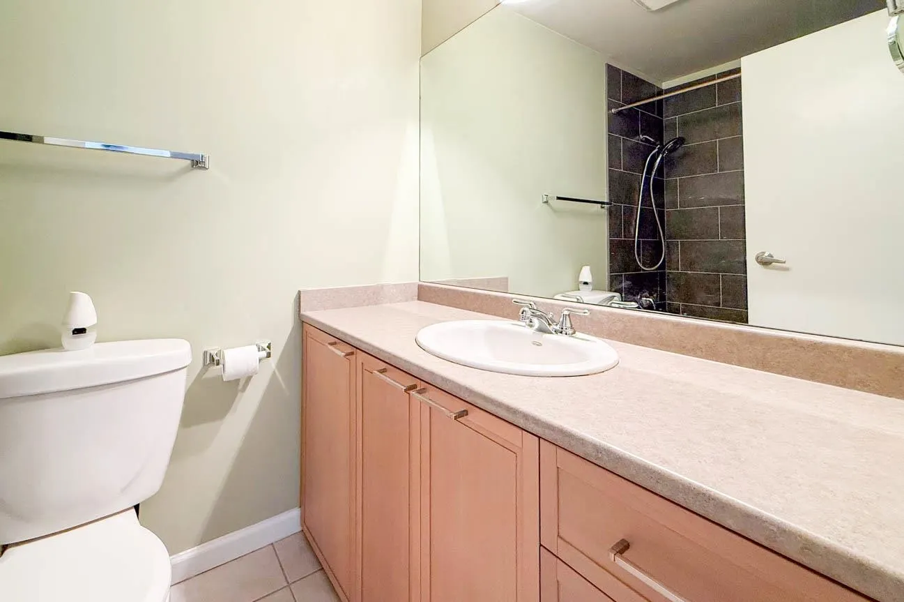 827 W 16th #304