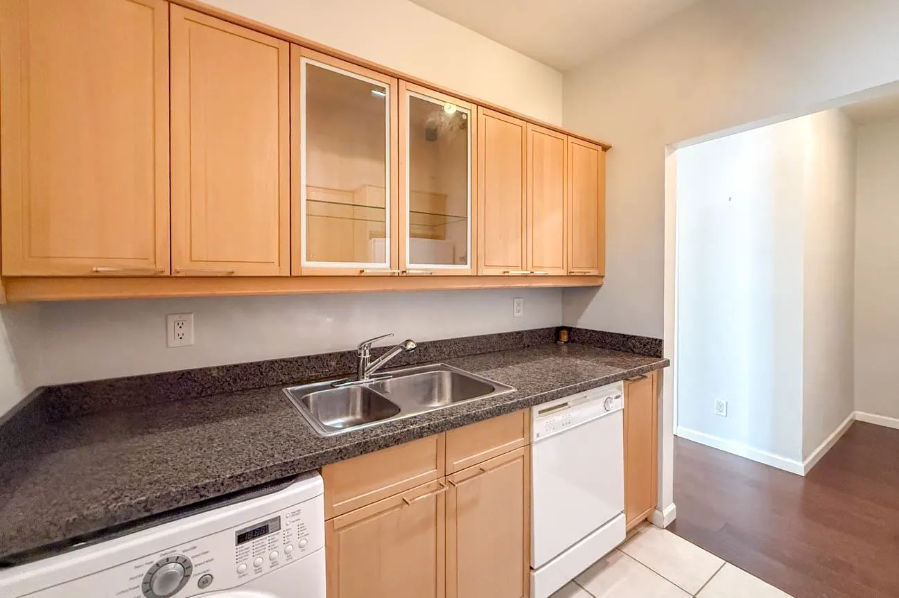 827 W 16th #304