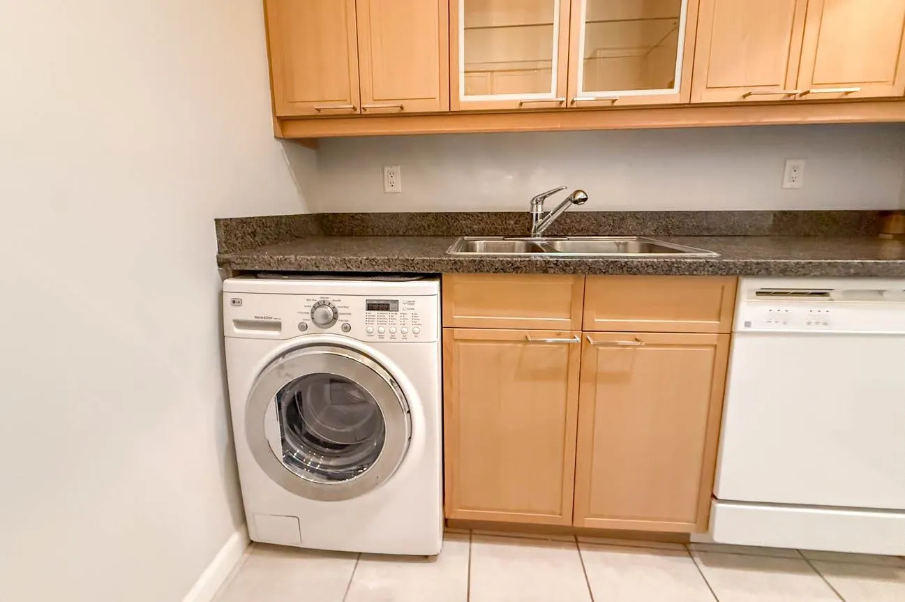 827 W 16th #304