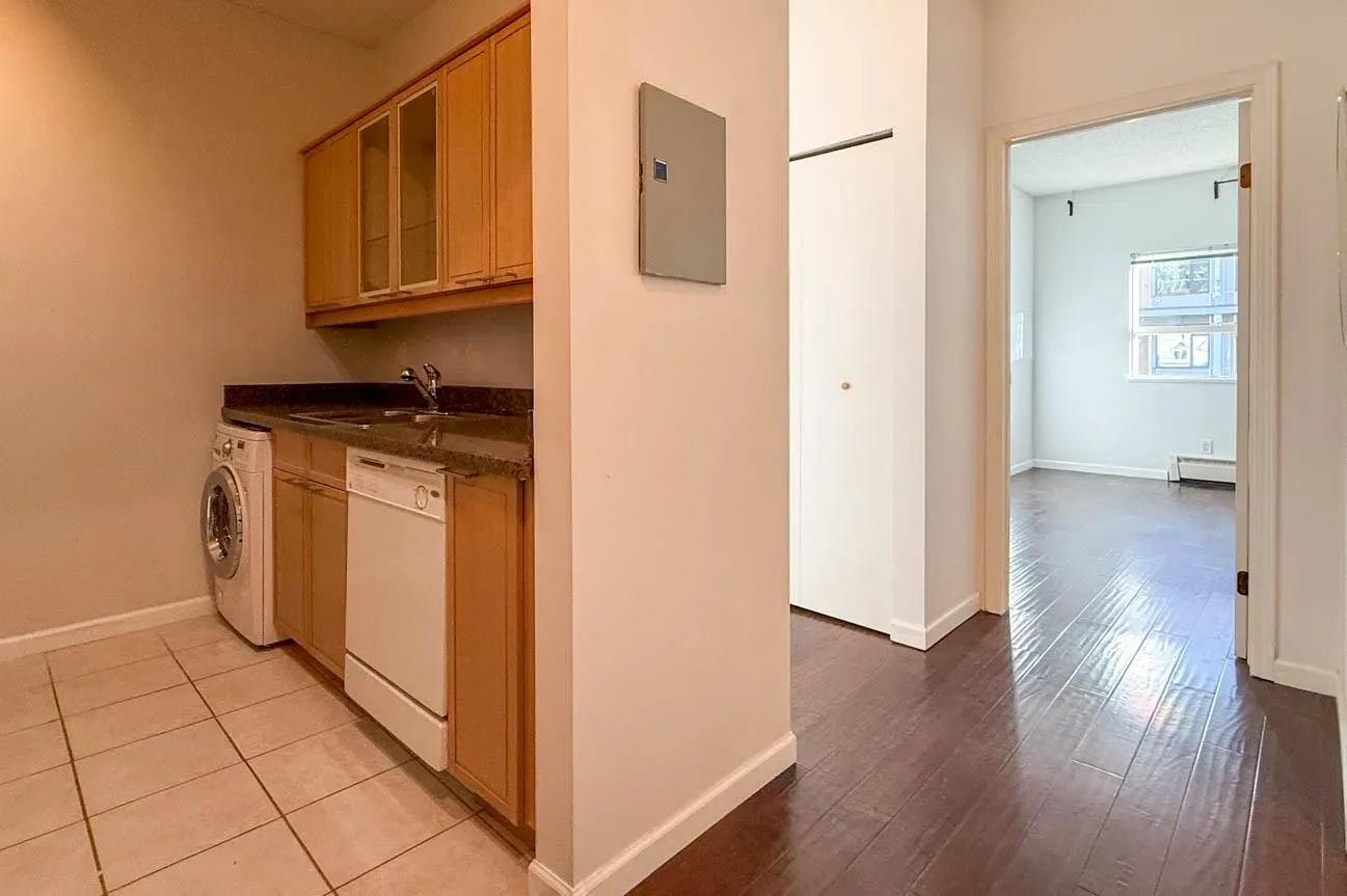 827 W 16th #304