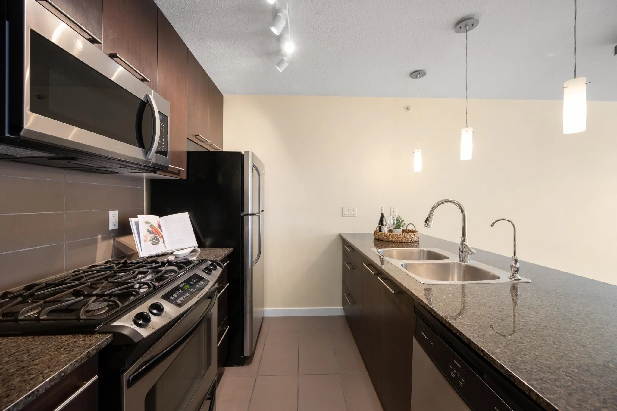 2979 Glen Drive #608