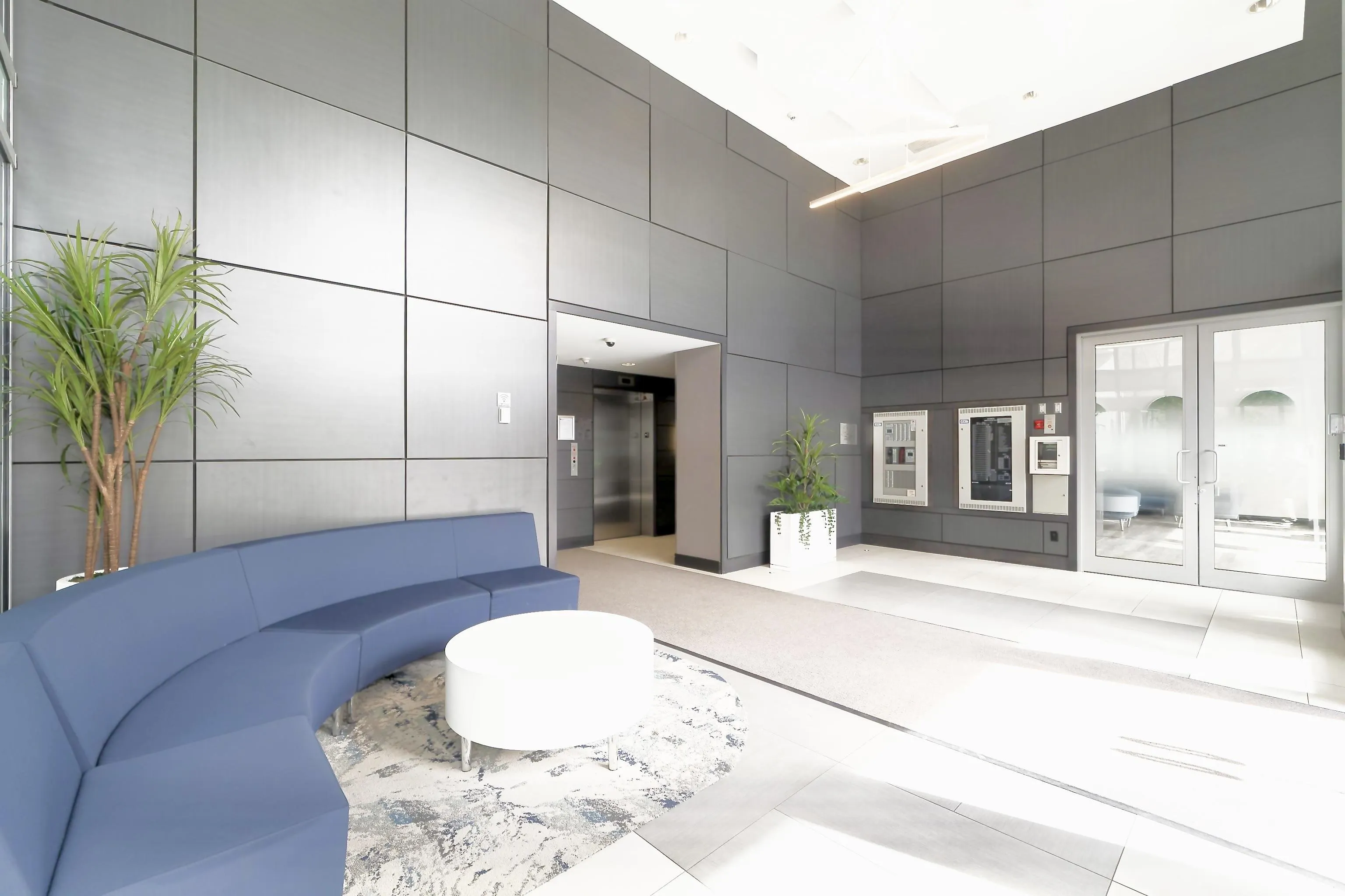 2200 Douglas Road #901