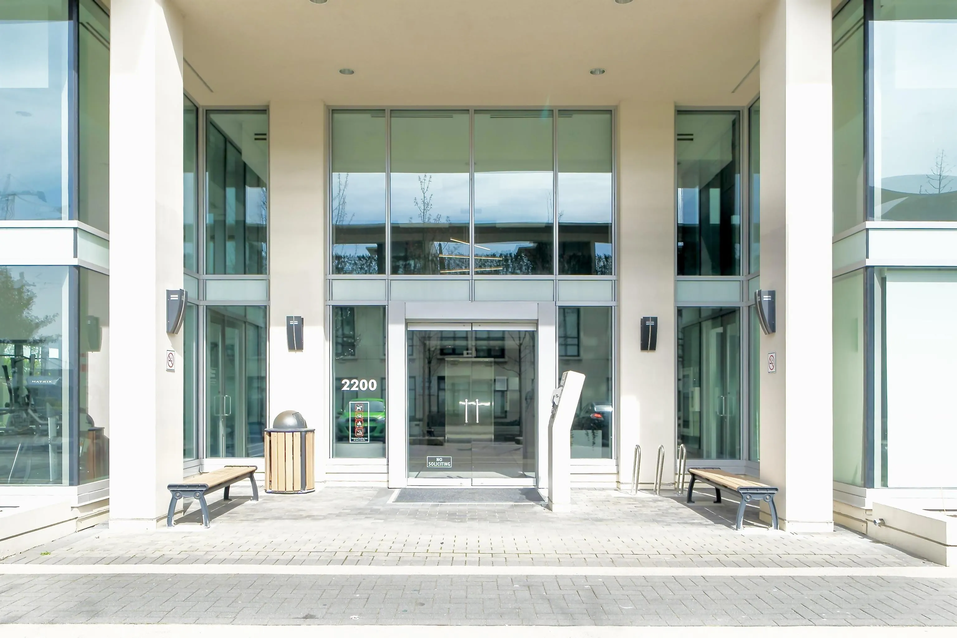2200 Douglas Road #901