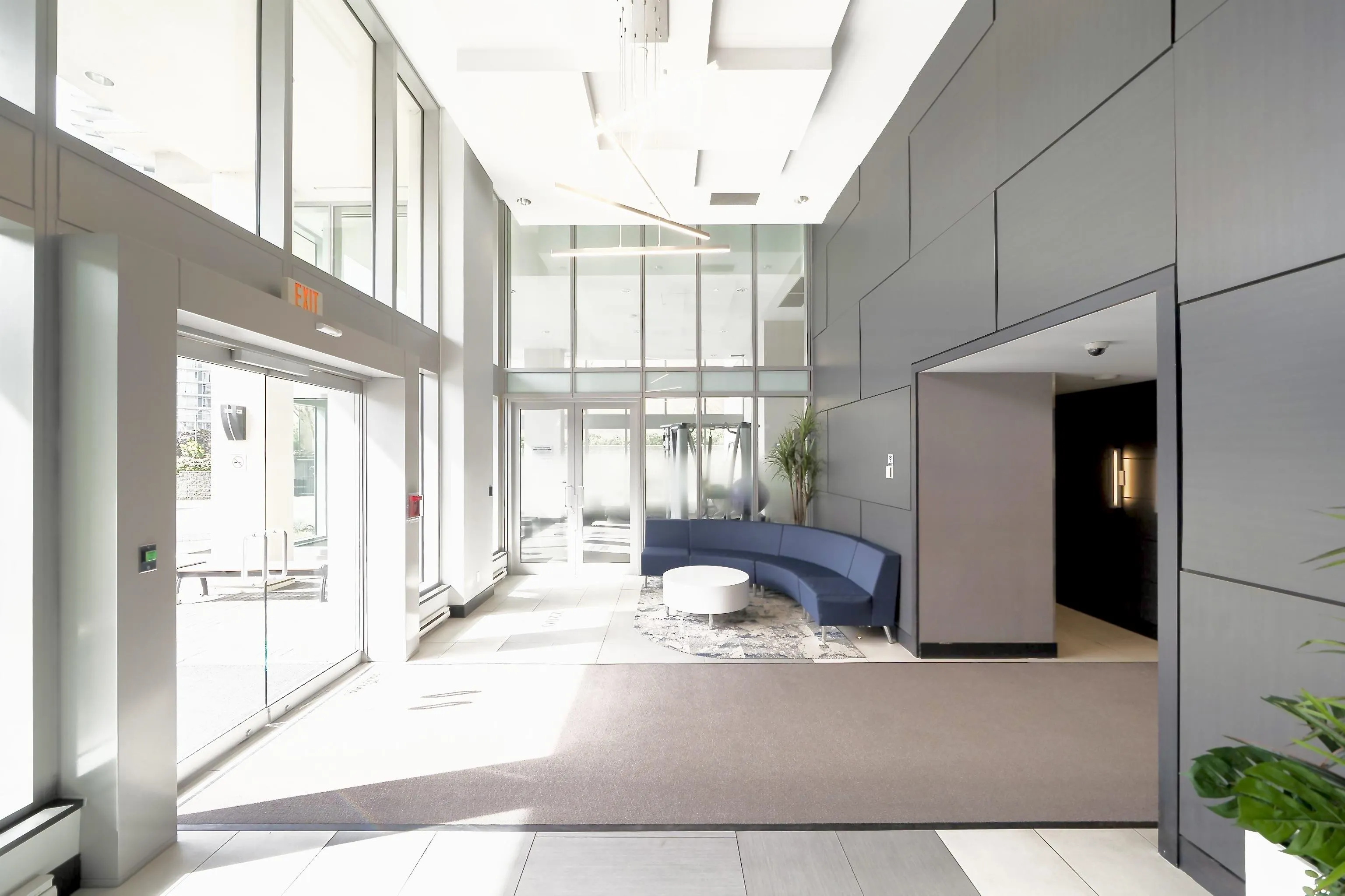 2200 Douglas Road #901
