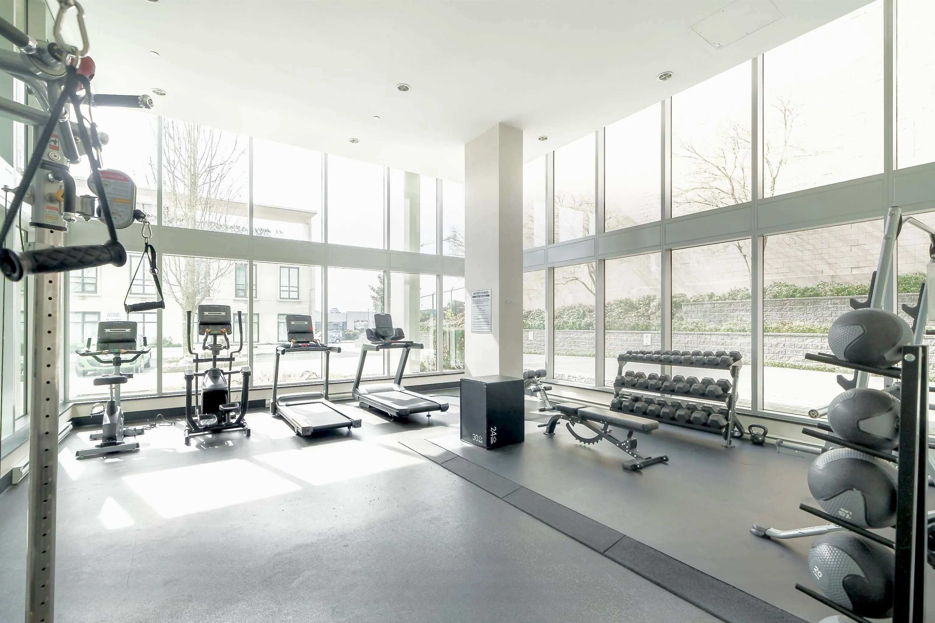 2200 Douglas Road #901