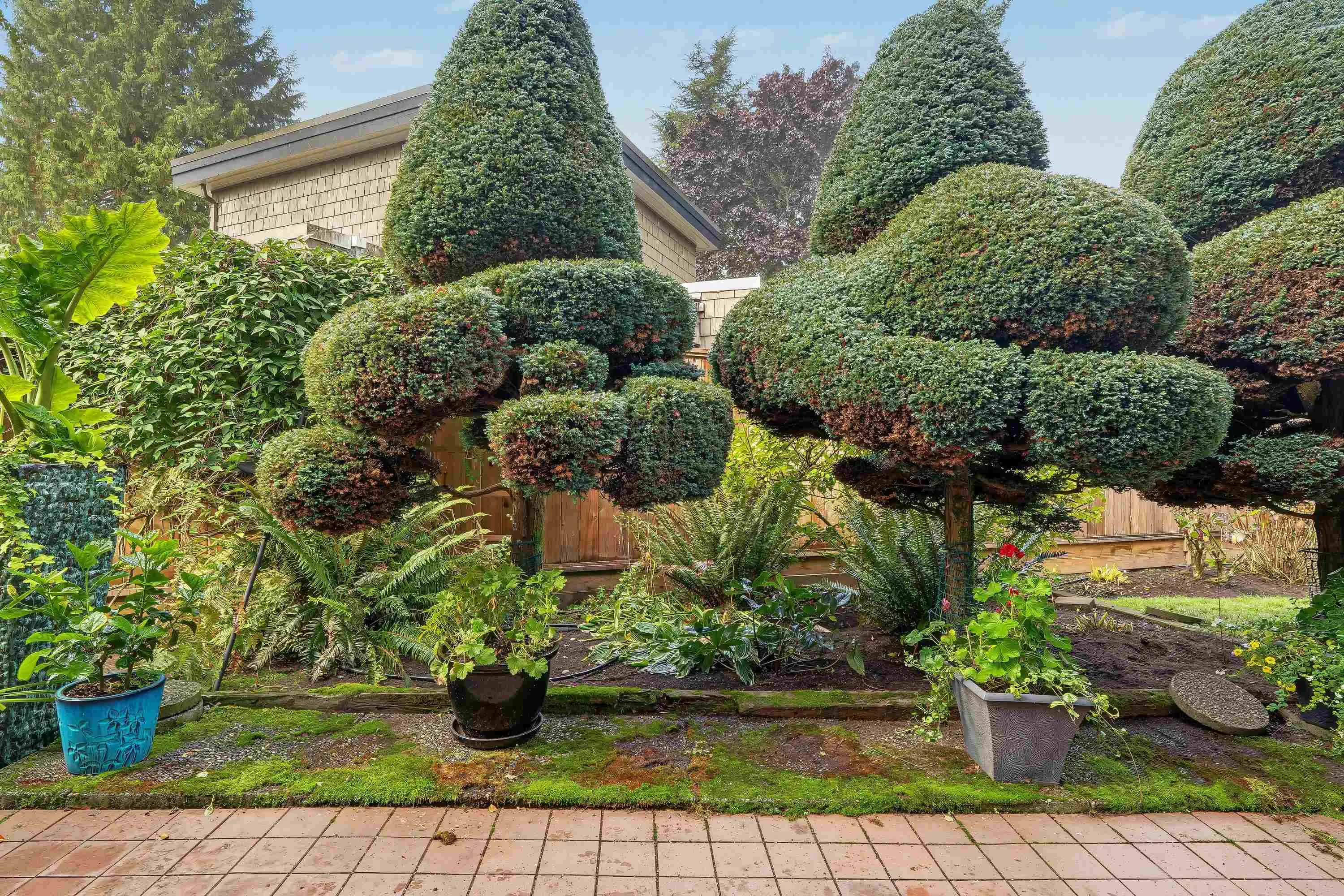 4927 Cedar Crescent