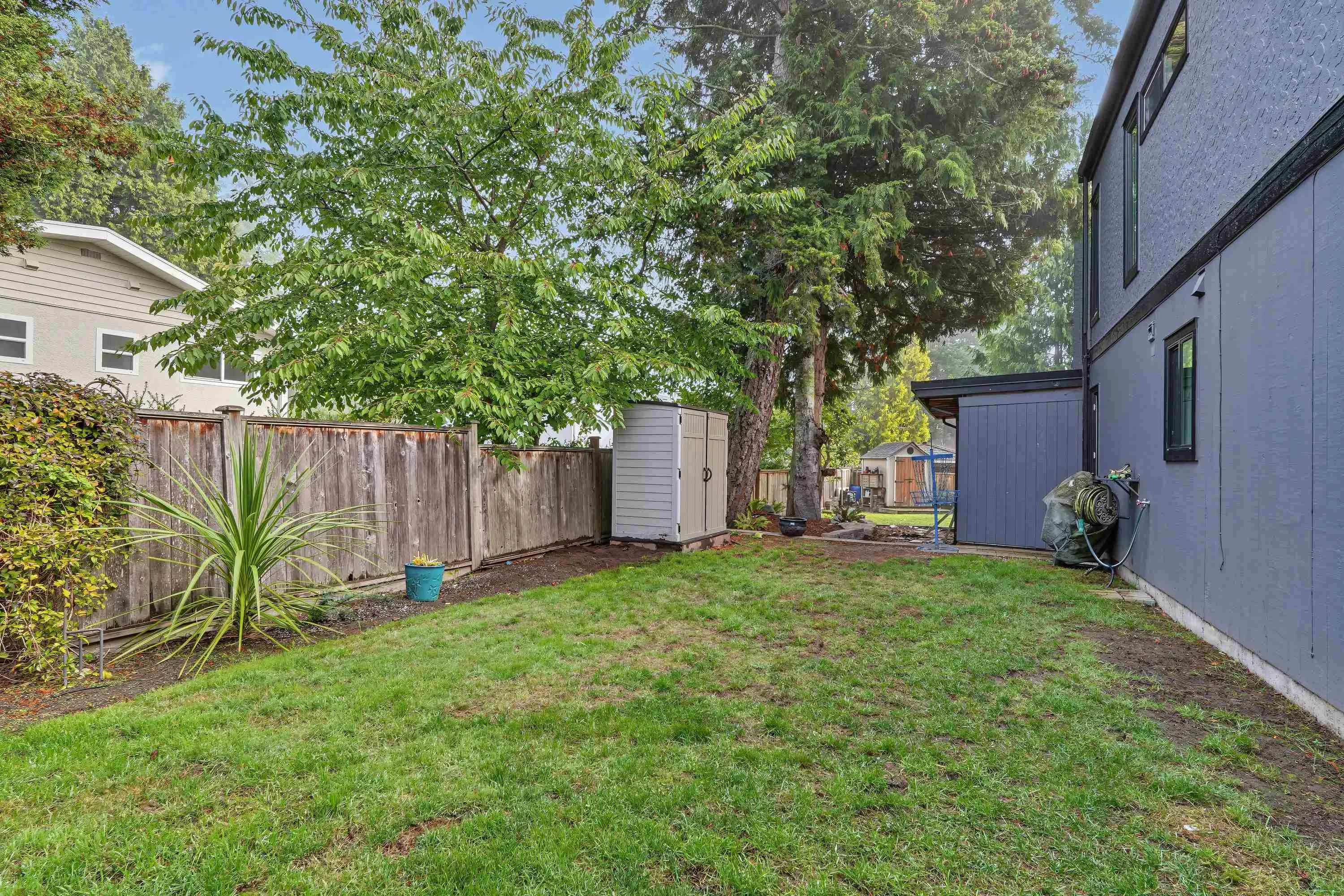 4927 Cedar Crescent
