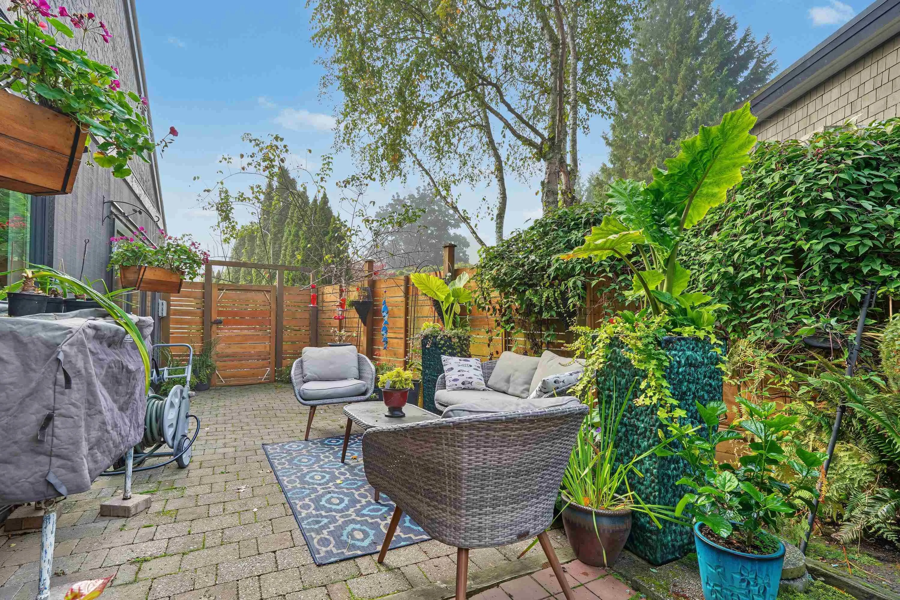 4927 Cedar Crescent