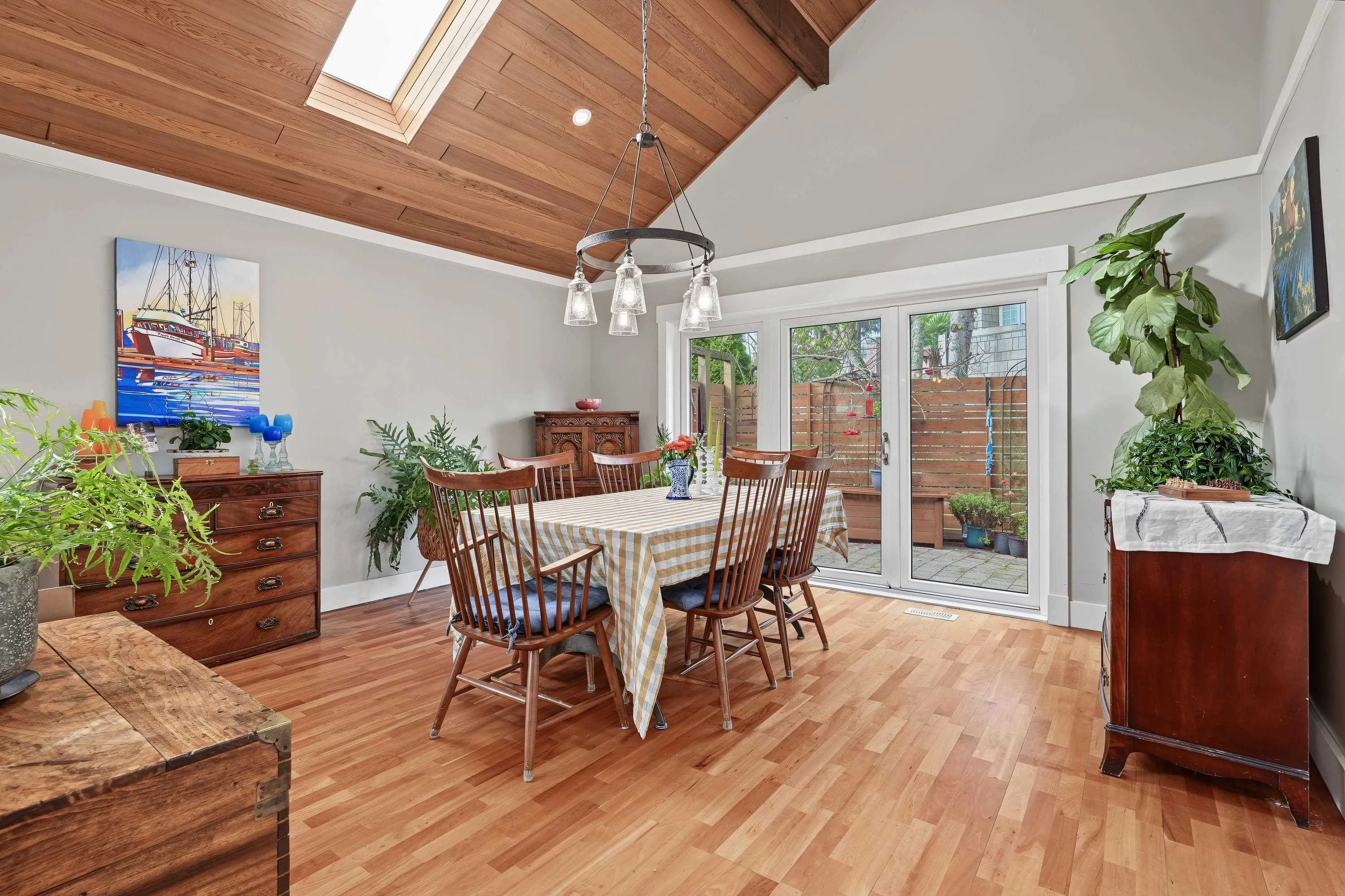 4927 Cedar Crescent
