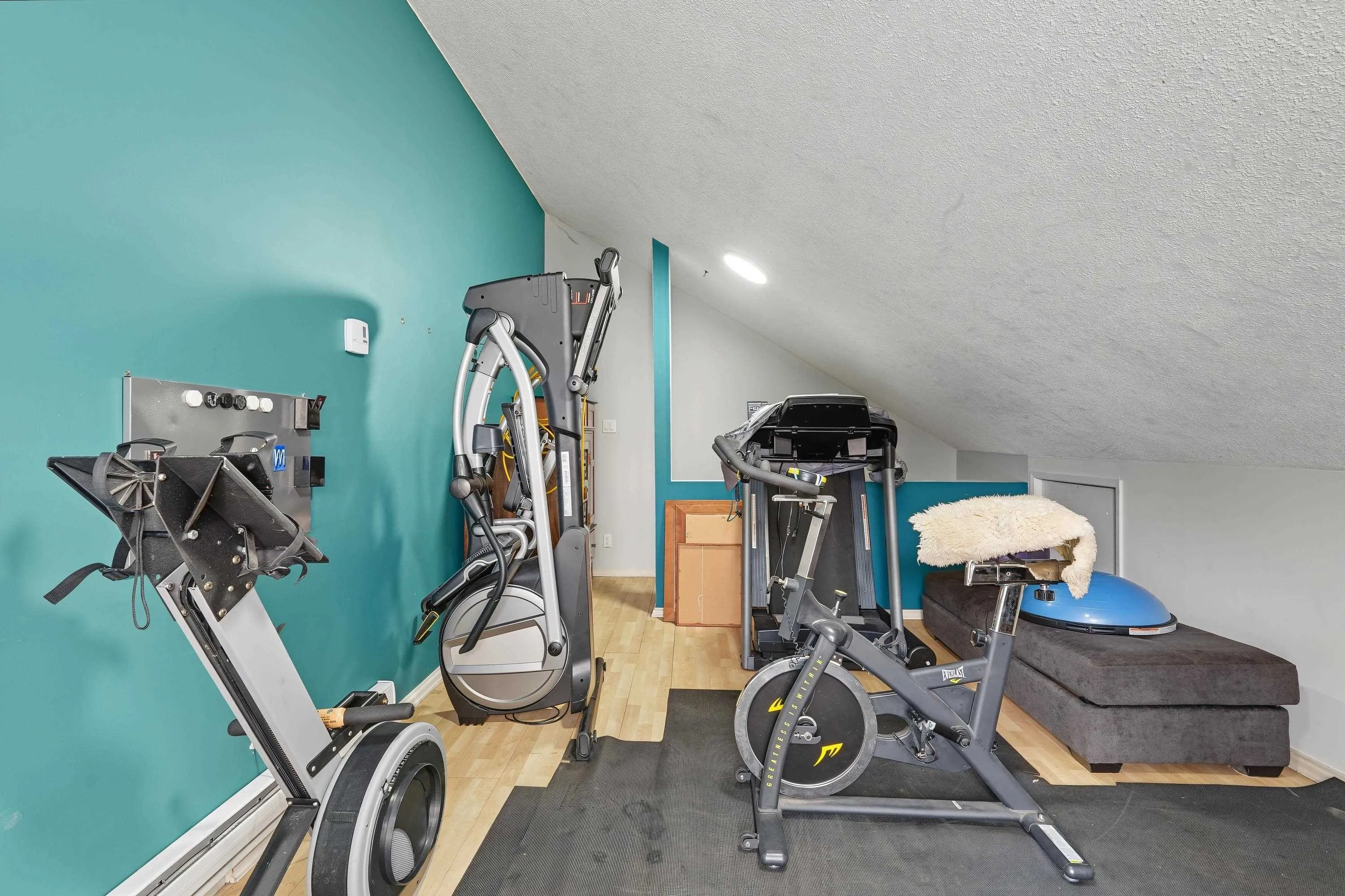 4927 Cedar Crescent