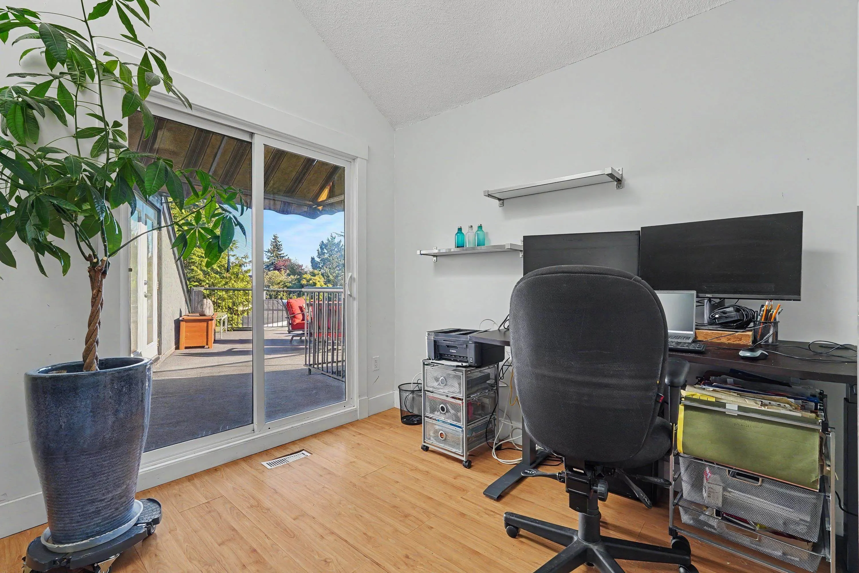 4927 Cedar Crescent