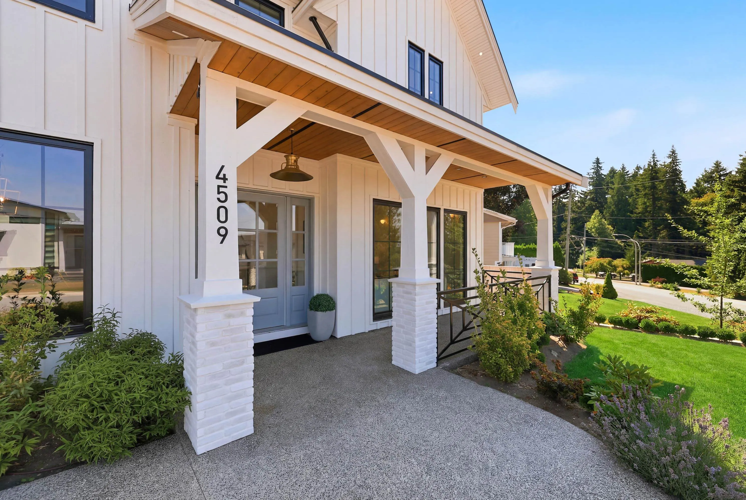 4509 Southridge Crescent