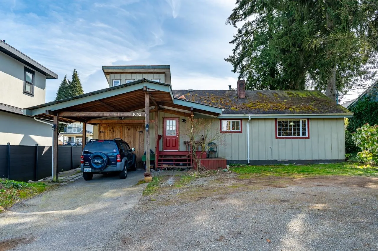 1052 Como Lake Avenue