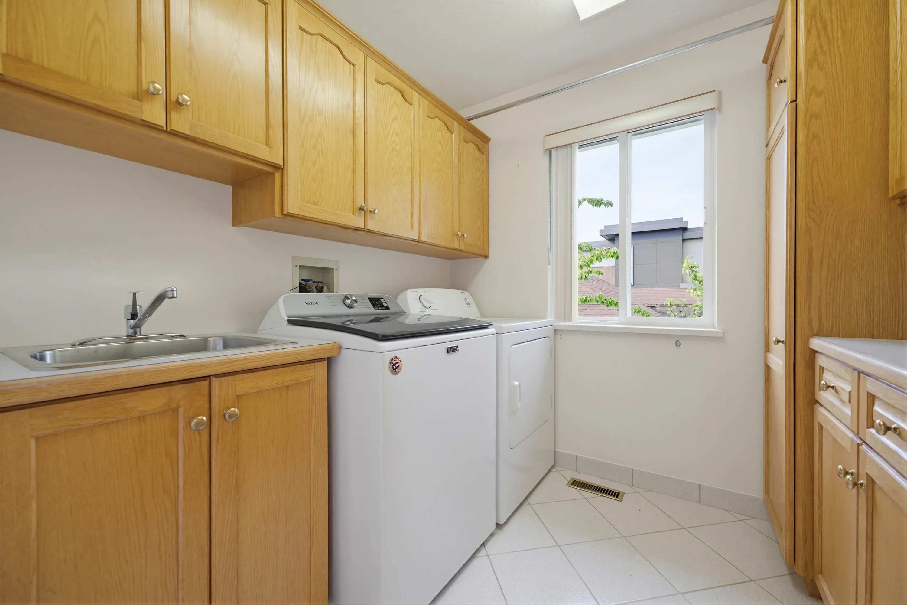 41 N Hythe Avenue