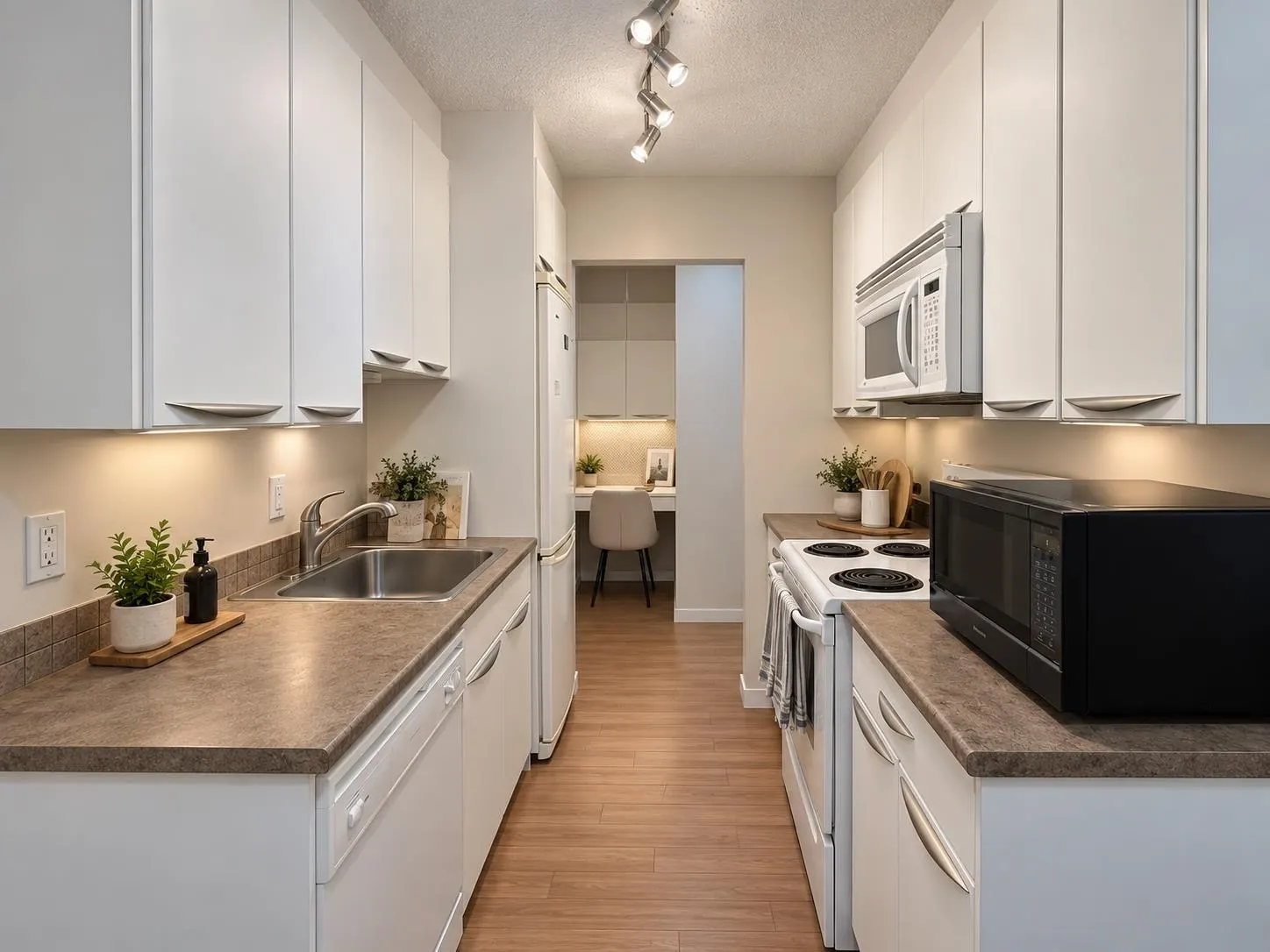 211 W 3rd Street #206
