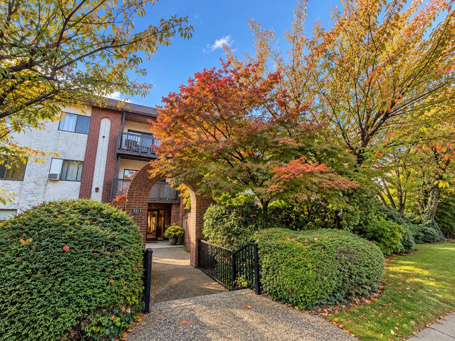 211 W 3rd Street #206