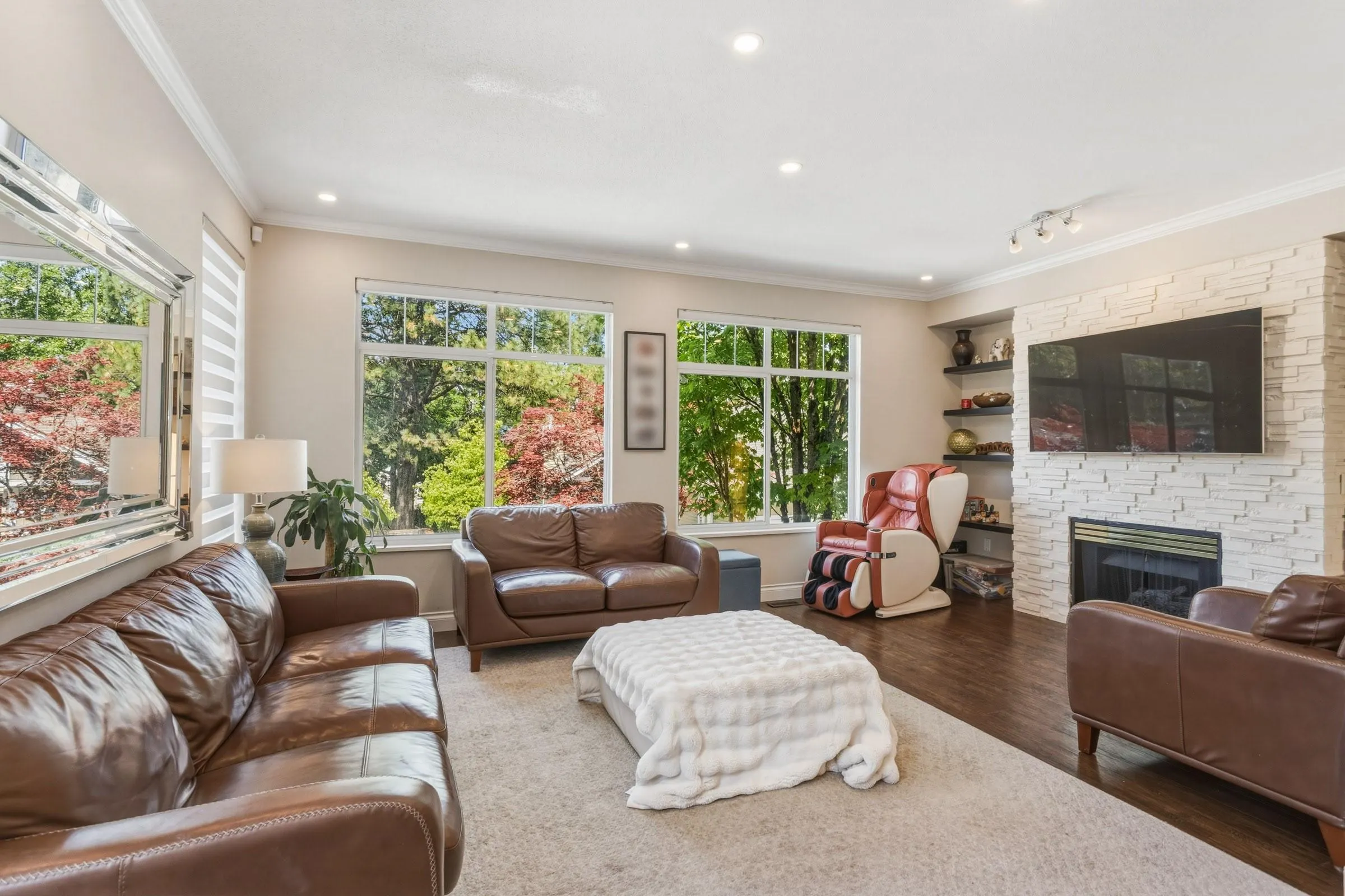 5240 Oakmount Crescent #19