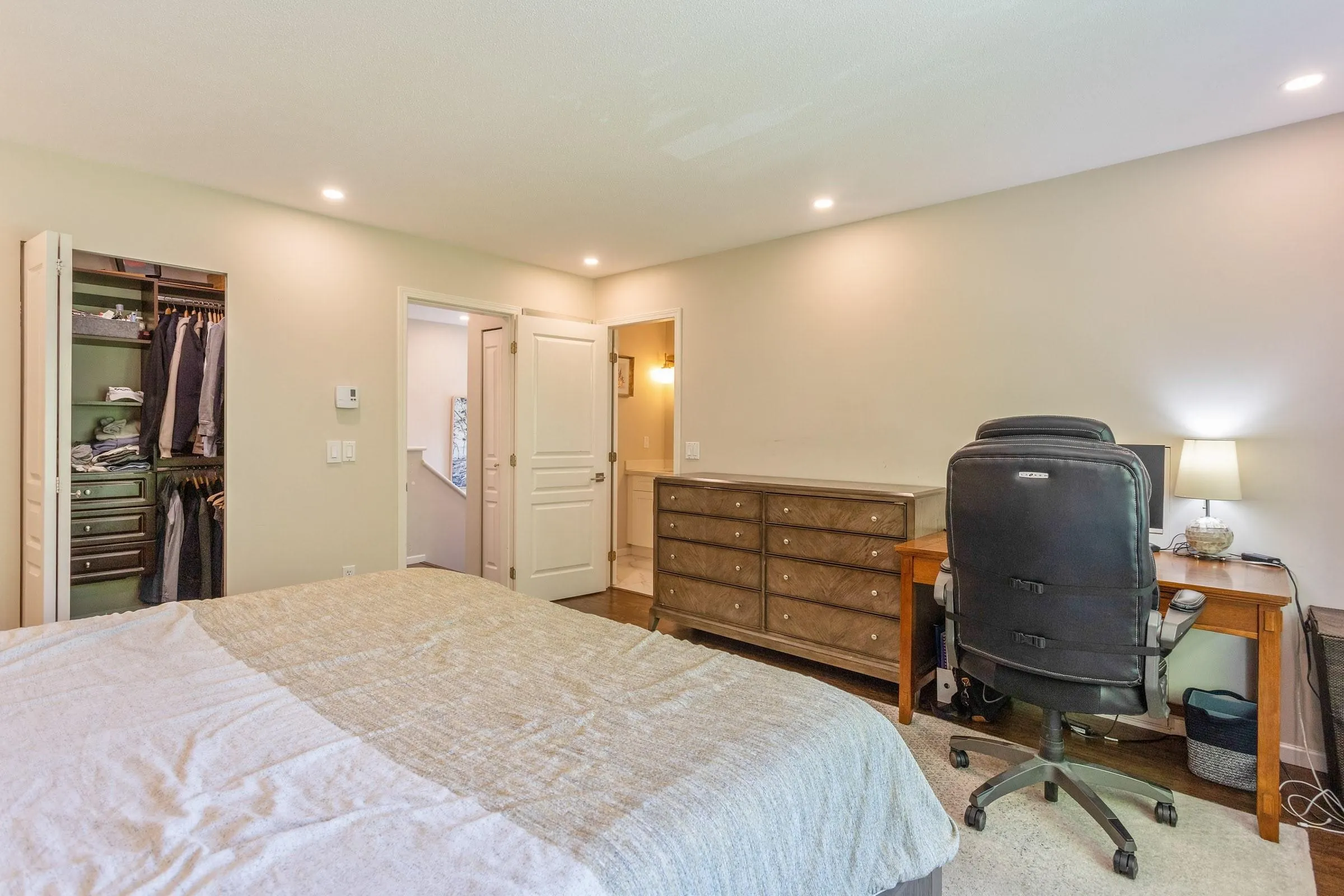 5240 Oakmount Crescent #19