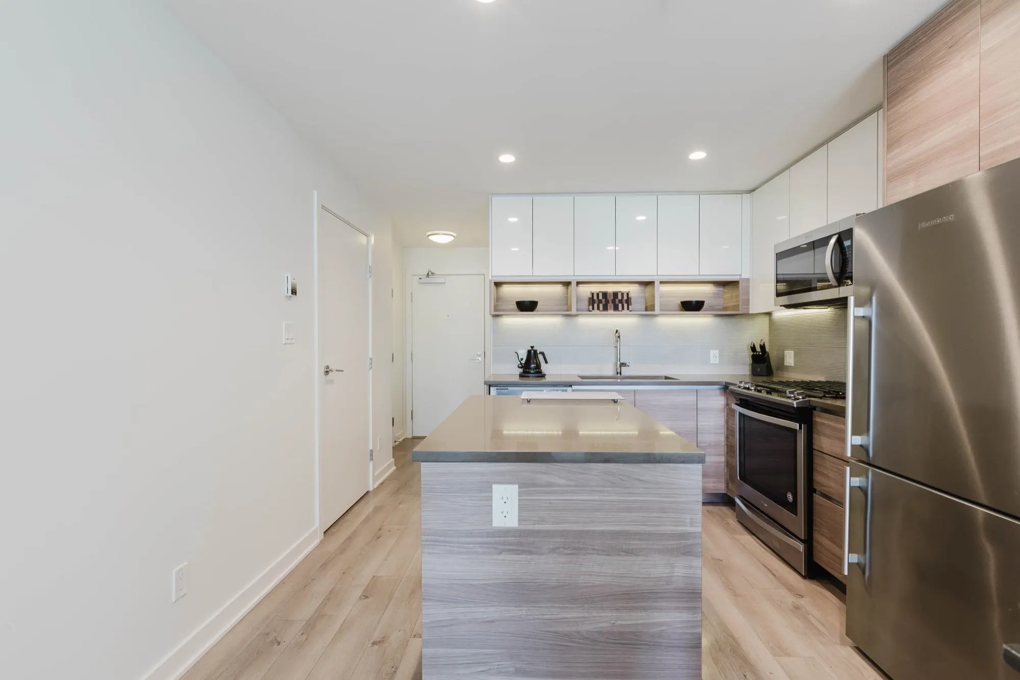 8850 University Crescent #909