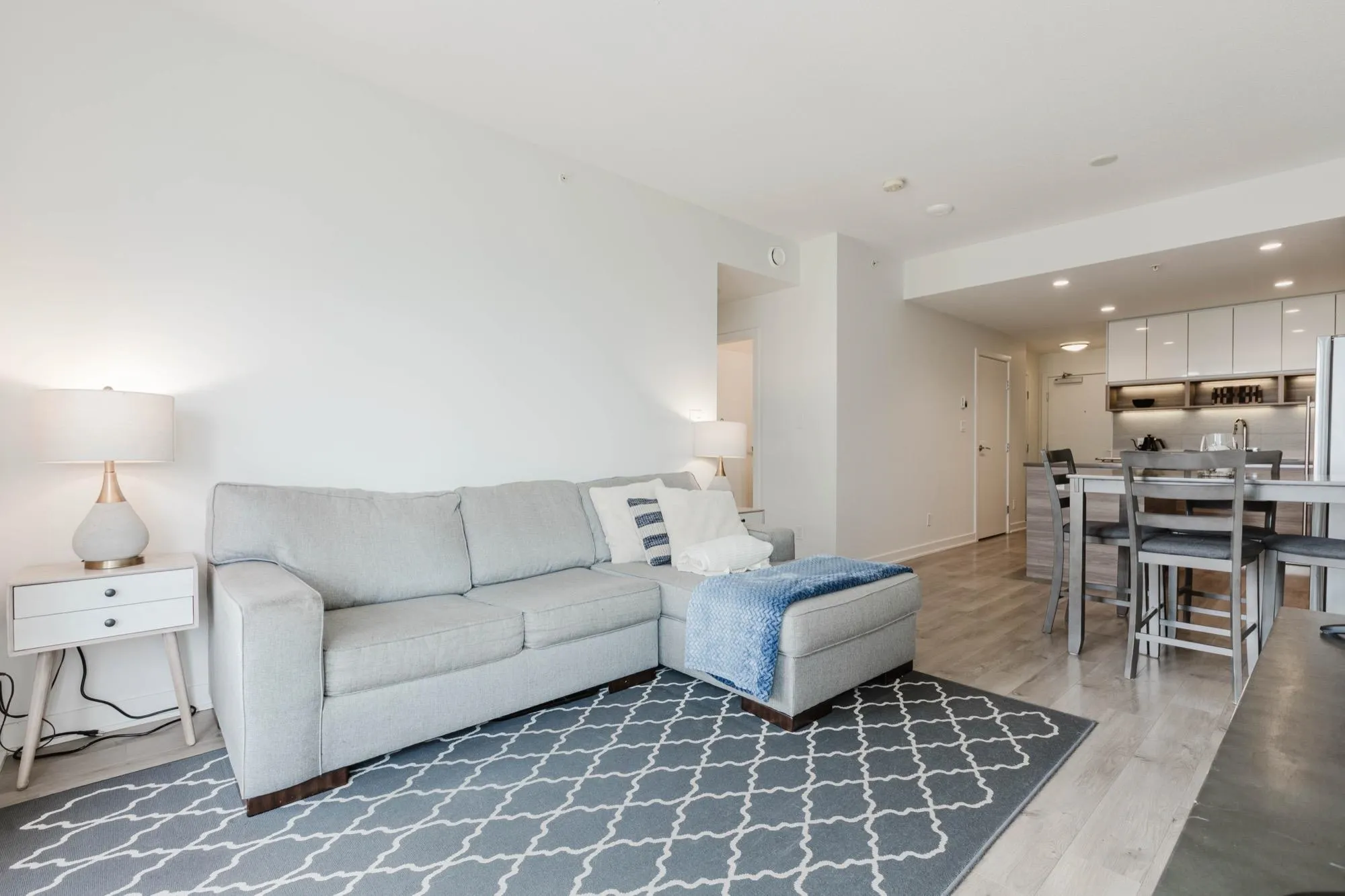 8850 University Crescent #909