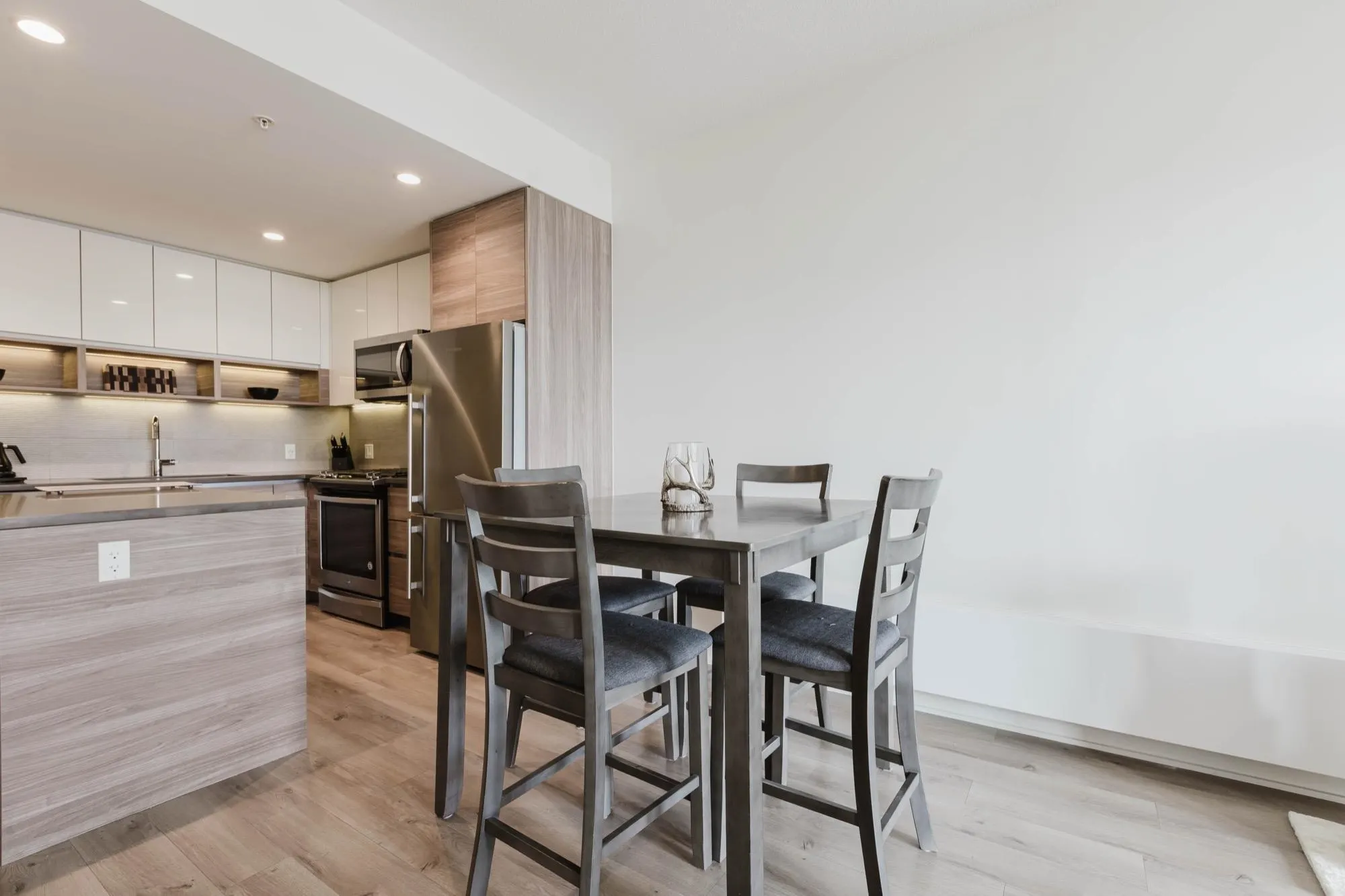 8850 University Crescent #909