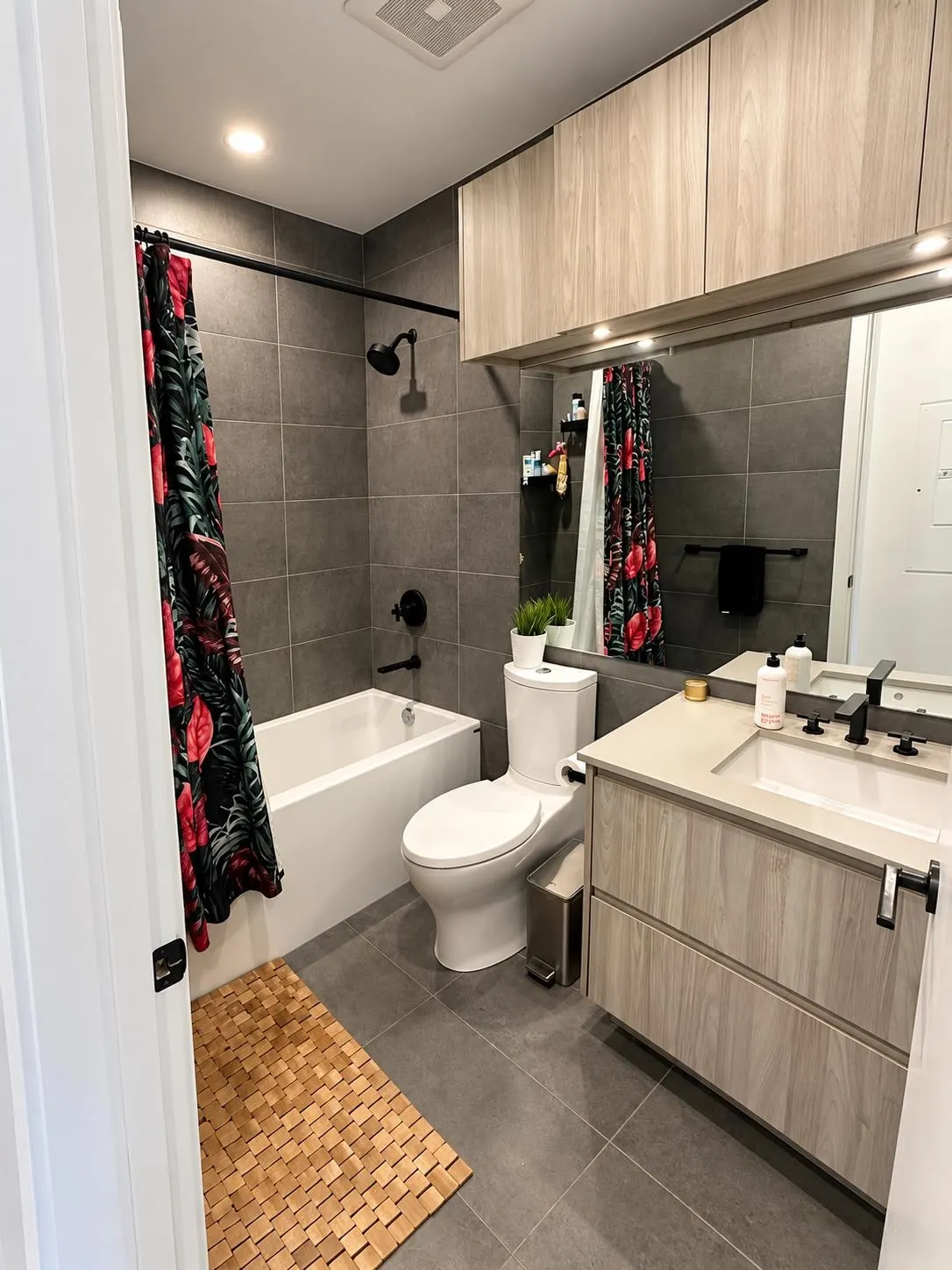 300 Salter Street #305