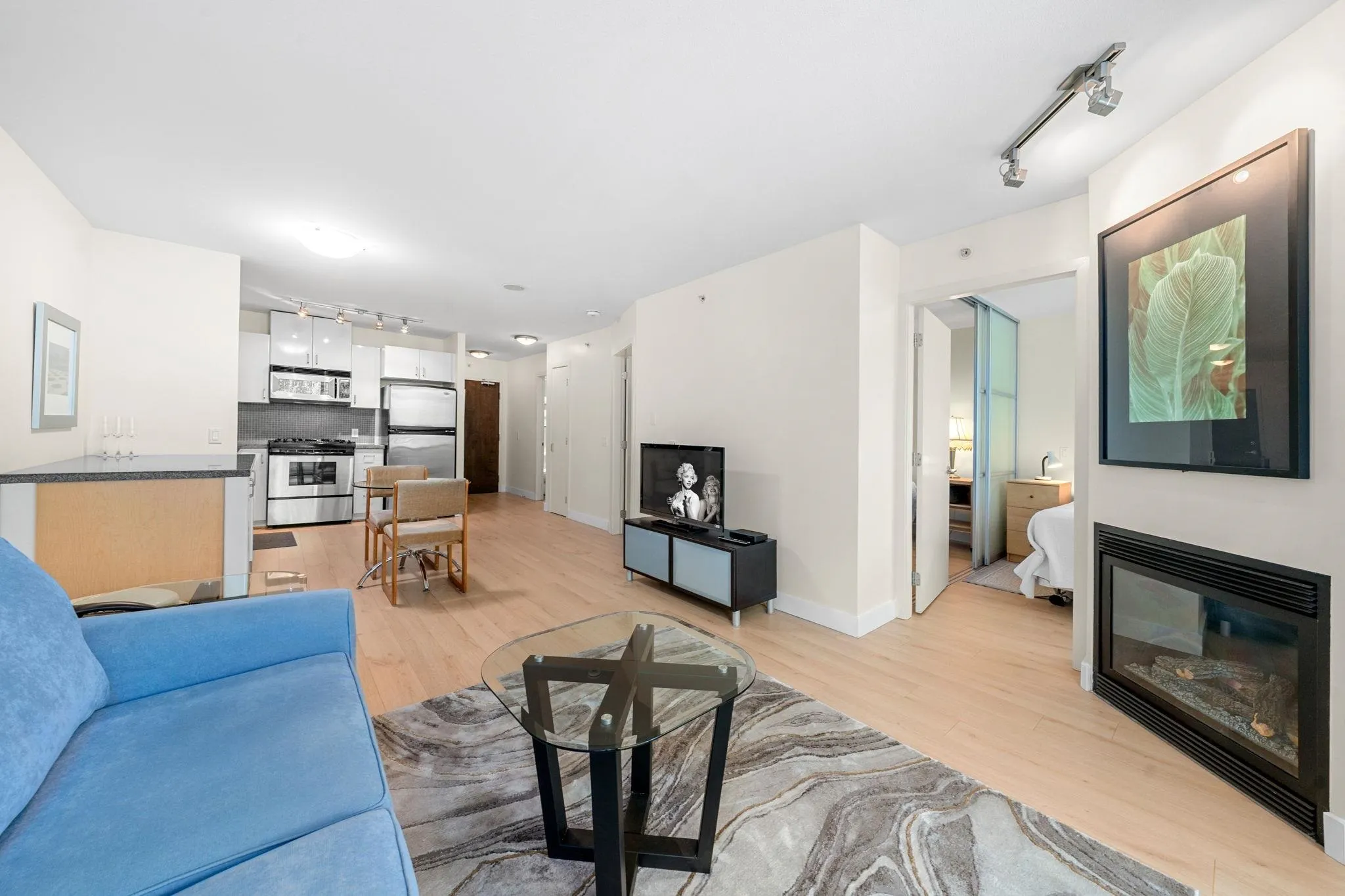 175 W 1st Street #305