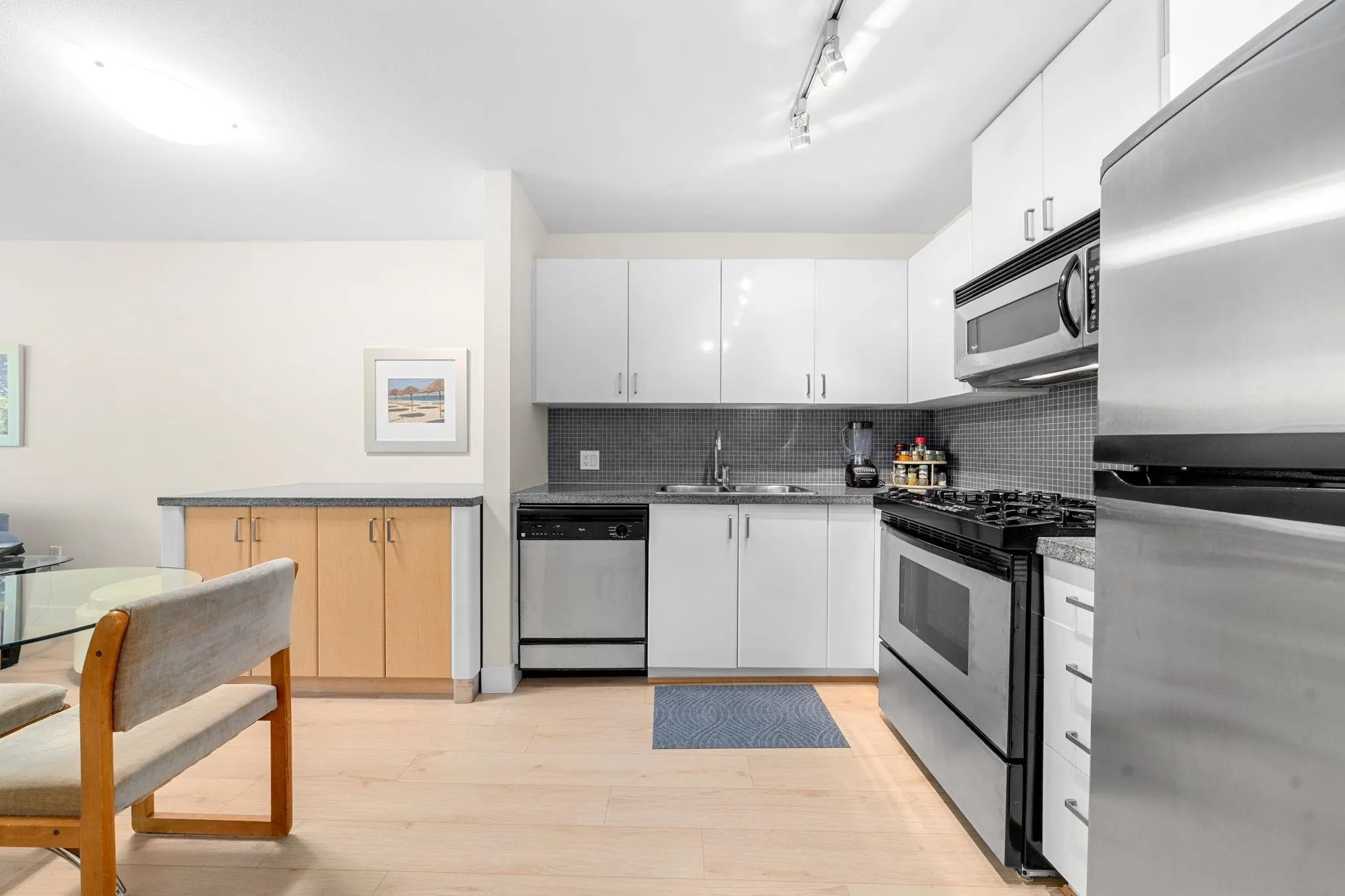 175 W 1st Street #305