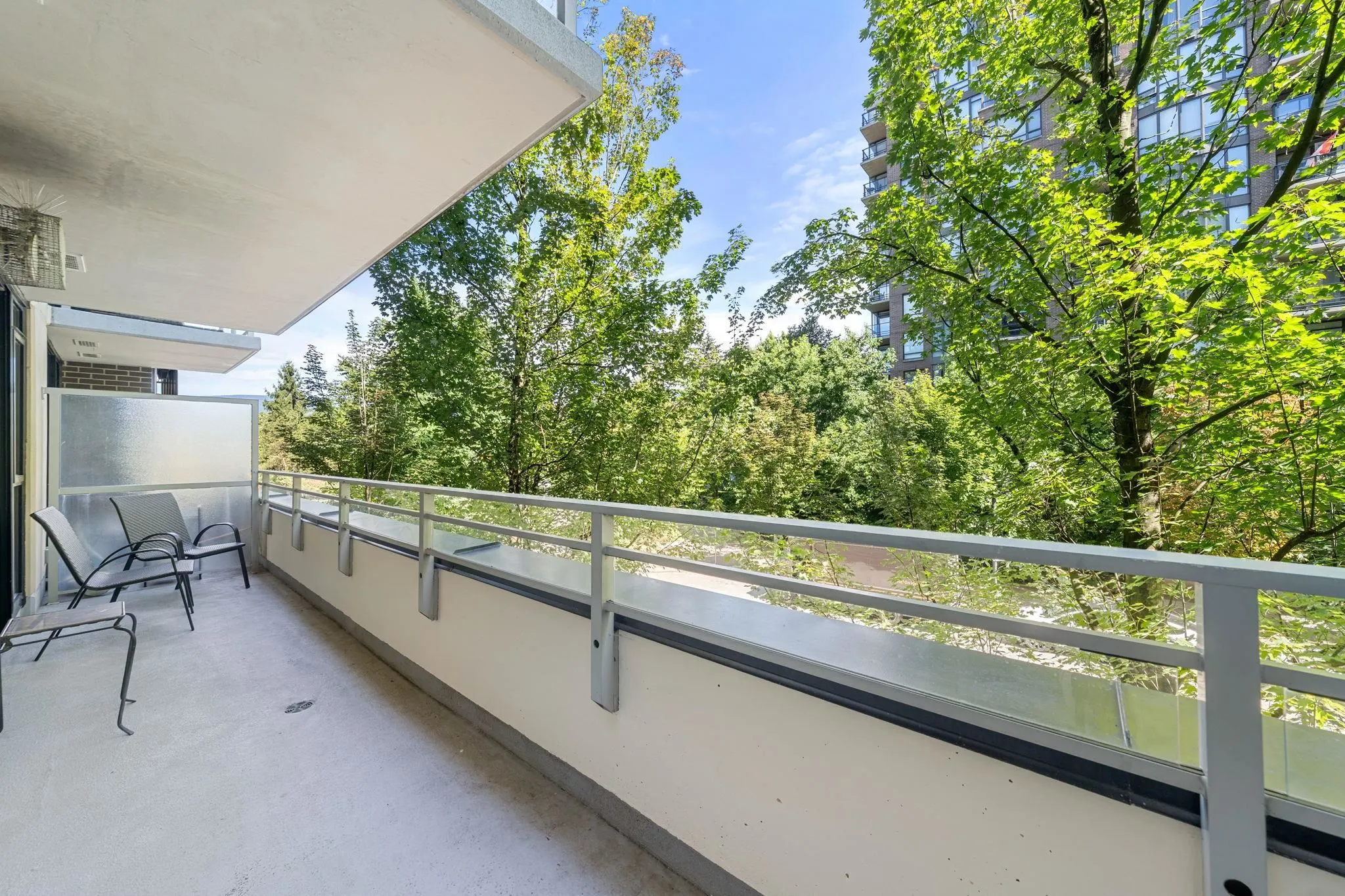 175 W 1st Street #305