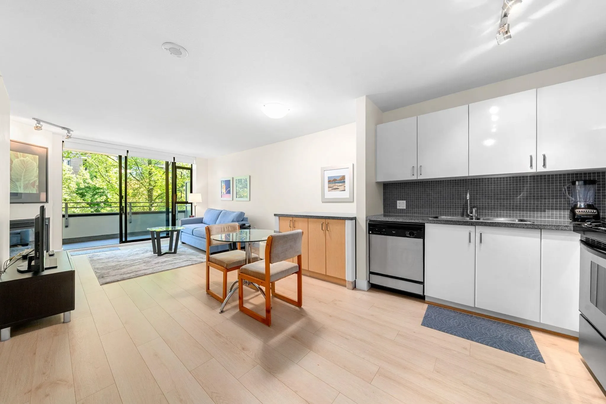175 W 1st Street #305