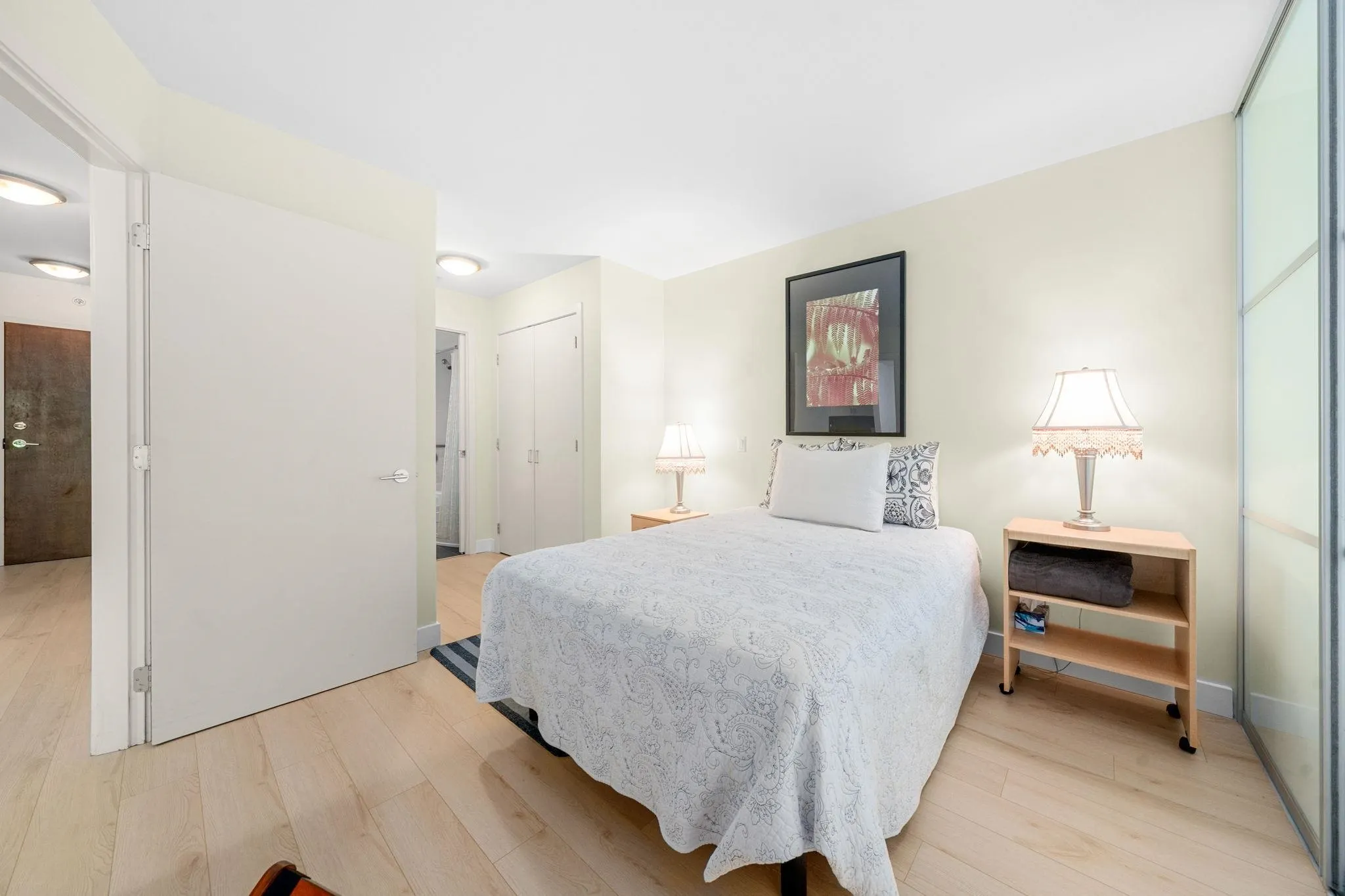 175 W 1st Street #305