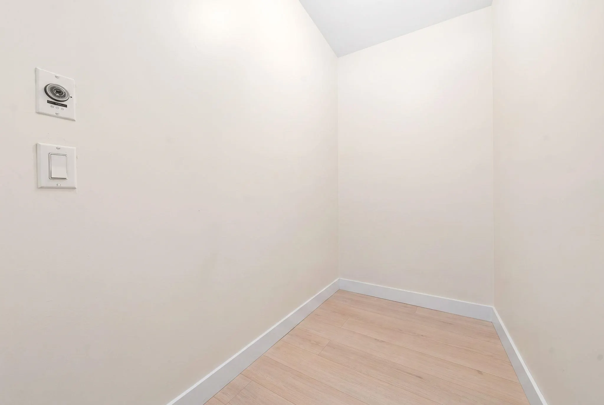 175 W 1st Street #305