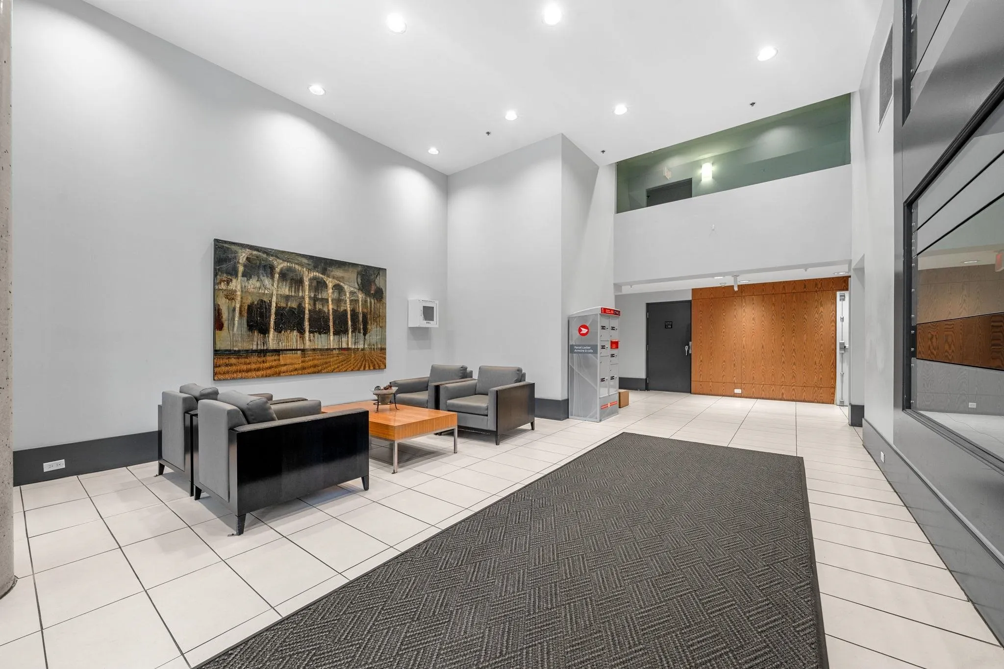 175 W 1st Street #305