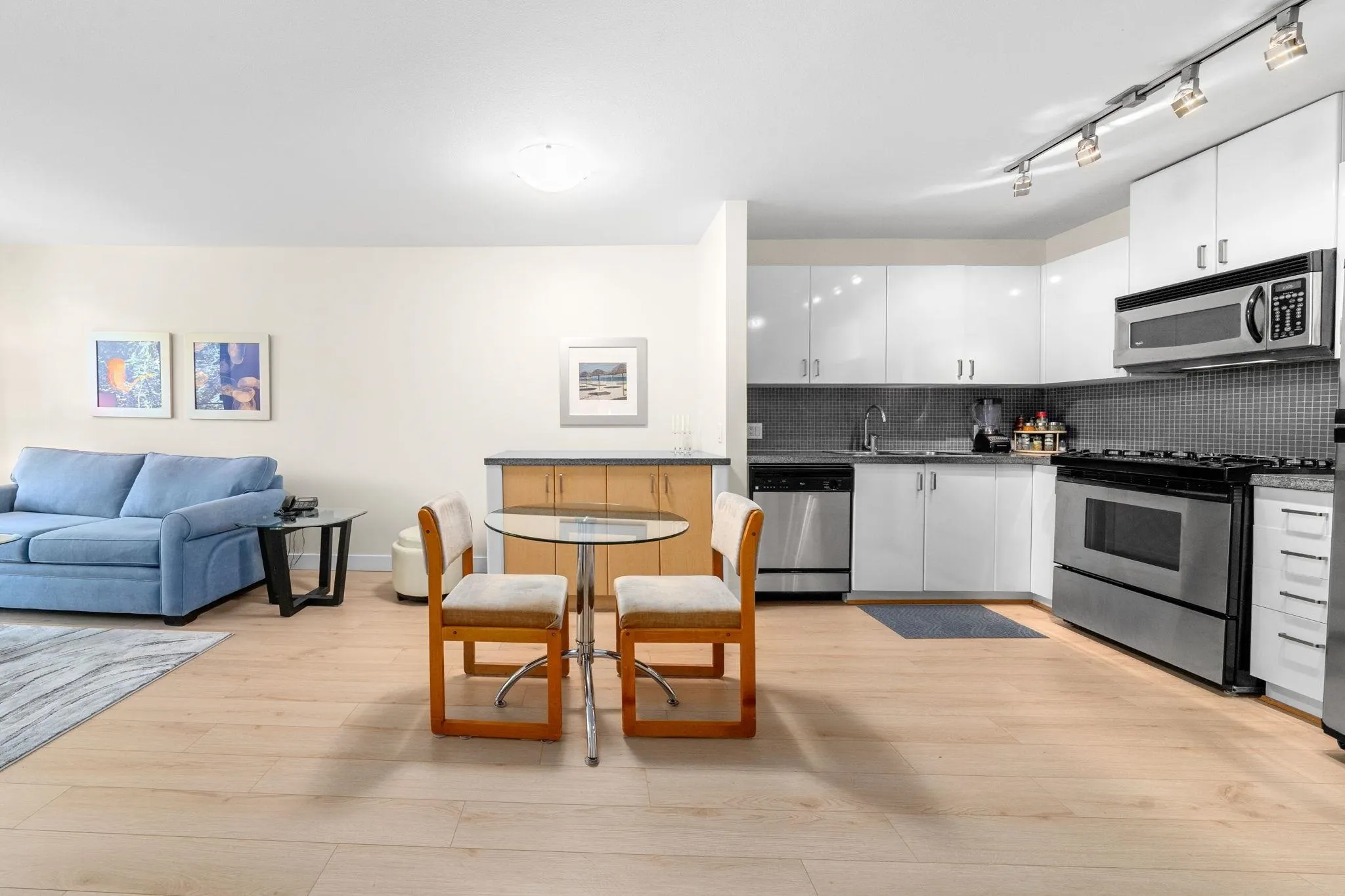 175 W 1st Street #305