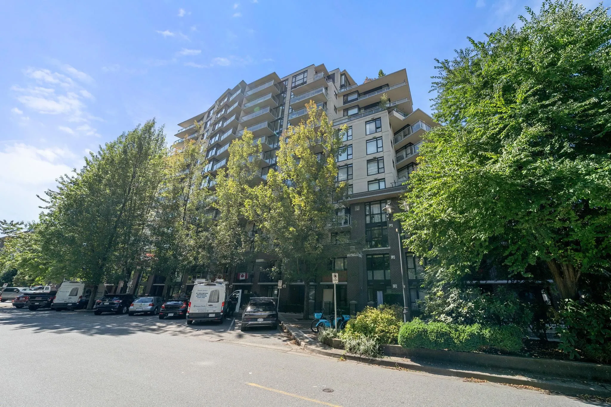175 W 1st Street #305